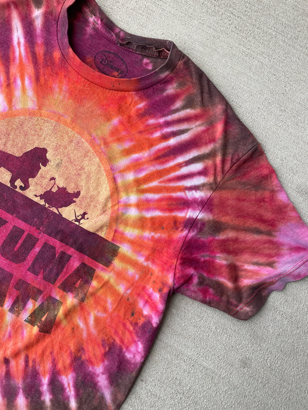 Large Men’s Hakuna Matata Handmade Tie Dye T-Shirt | Disney Red and Oragnge Reverse Tie Dye Short Sleeve