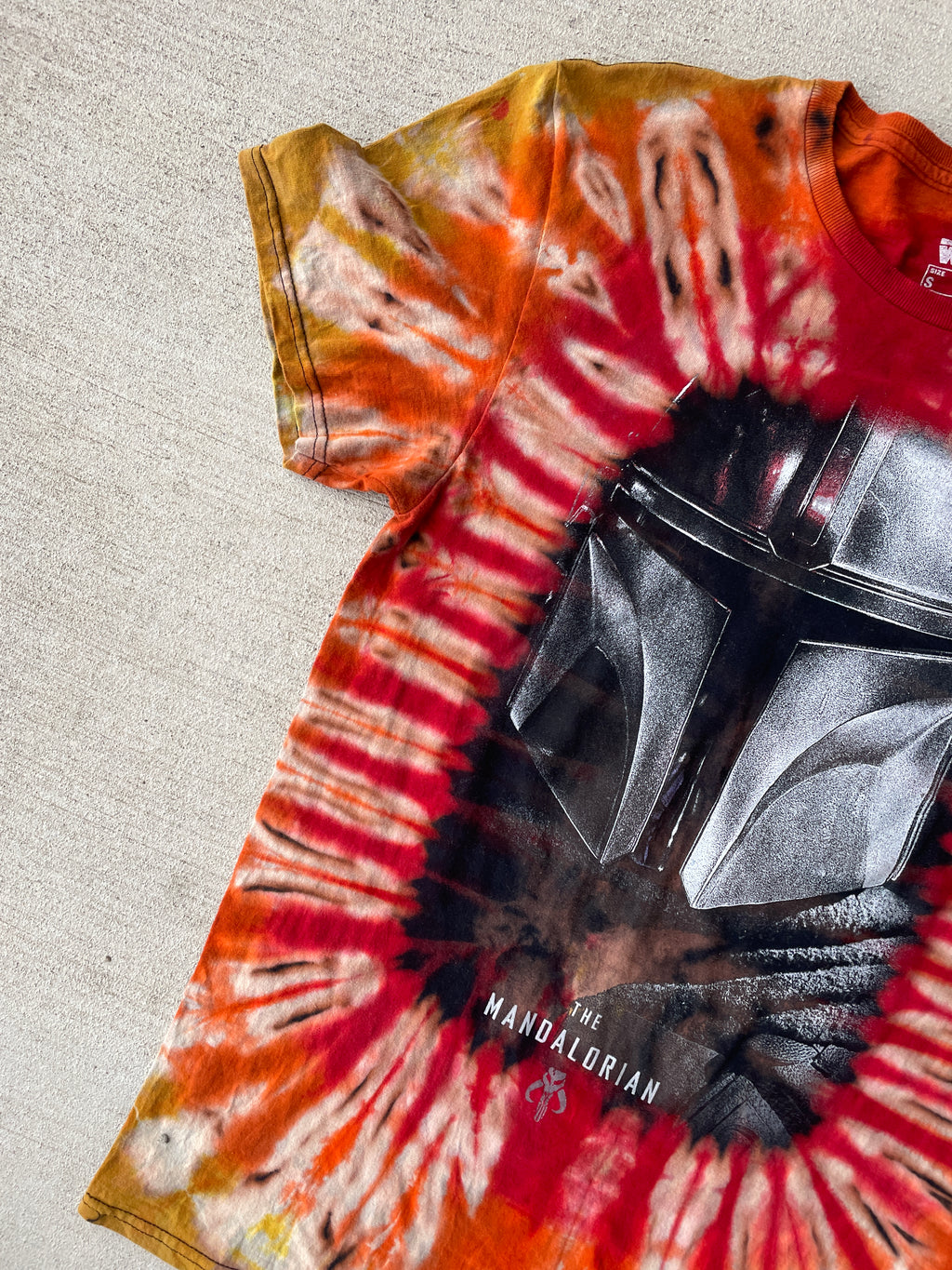 Small Women’s The Mandalorian Handmade Tie Dye T-Shirt | Star Wars Reverse Tie Dye Short Sleeve