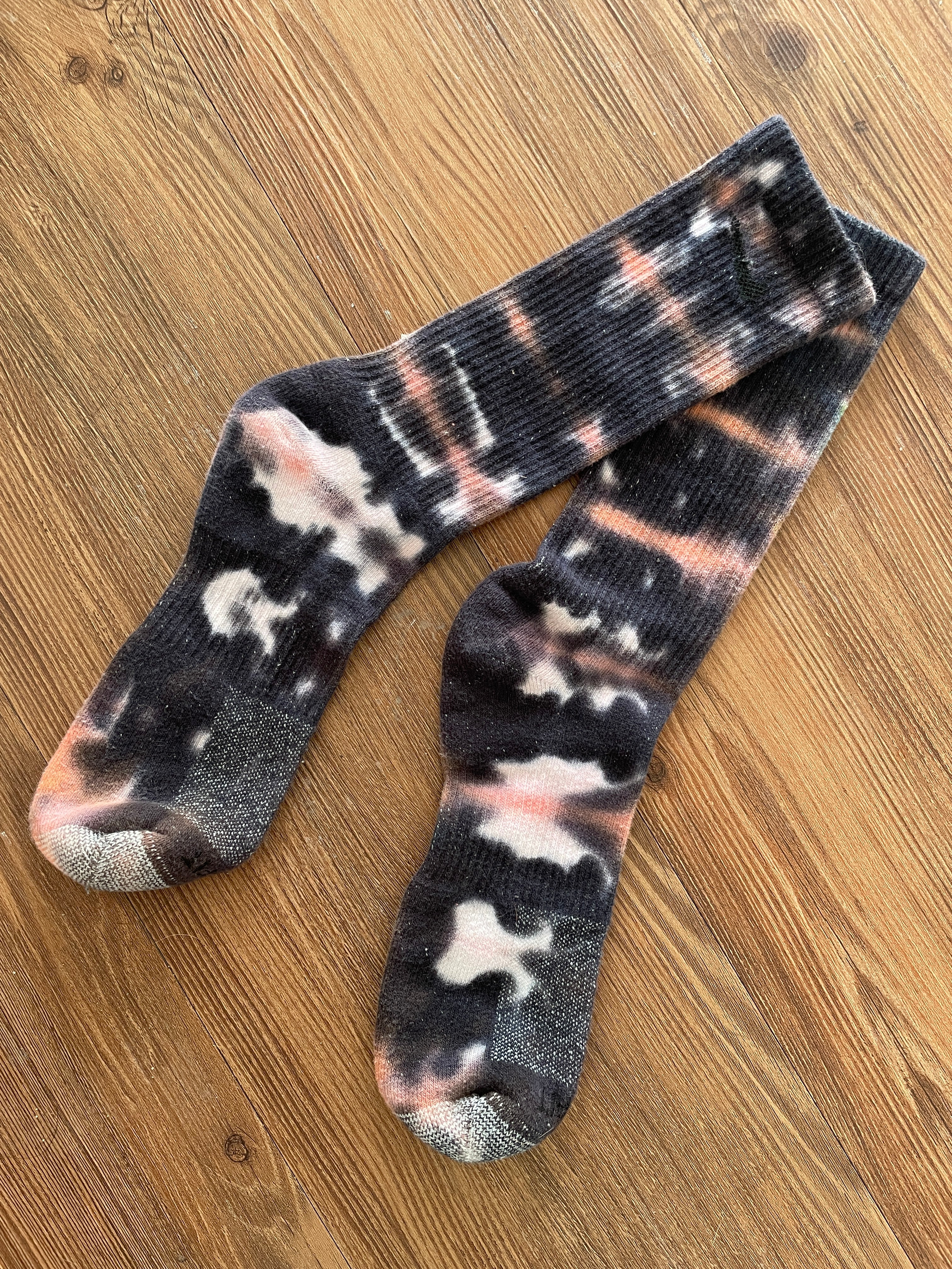 Black, Orange, and White Tie Dye Nike Dri-FIT Everyday Plus Training Socks - Size Medium (Men's 6-8/Women's 7-10)