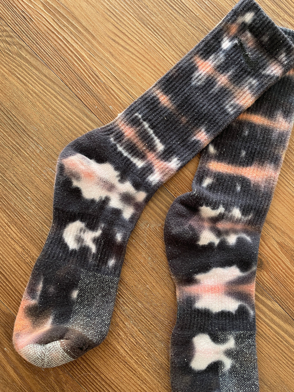 Black, Orange, and White Tie Dye Nike Dri-FIT Everyday Plus Training Socks - Size Medium (Men's 6-8/Women's 7-10)