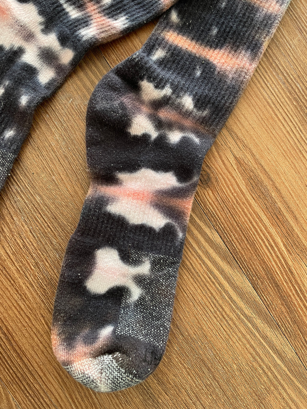 Black, Orange, and White Tie Dye Nike Dri-FIT Everyday Plus Training Socks - Size Medium (Men's 6-8/Women's 7-10)