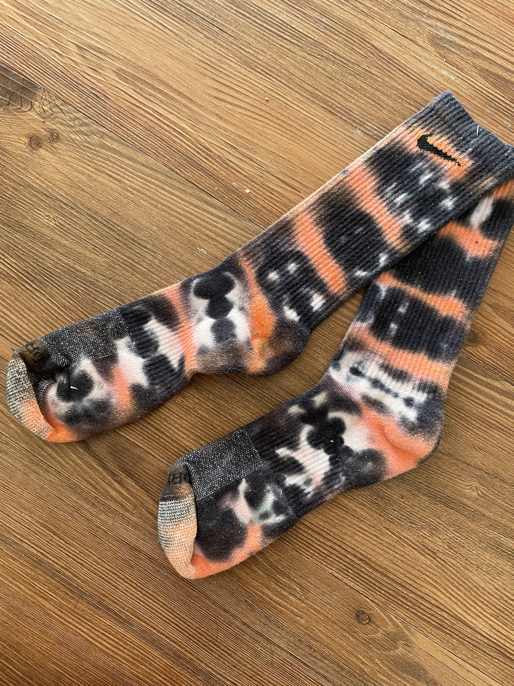 Black, Orange, and White Tie Dye Nike Dri-FIT Everyday Plus Training Socks - Size Medium (Men's 6-8/Women's 7-10)