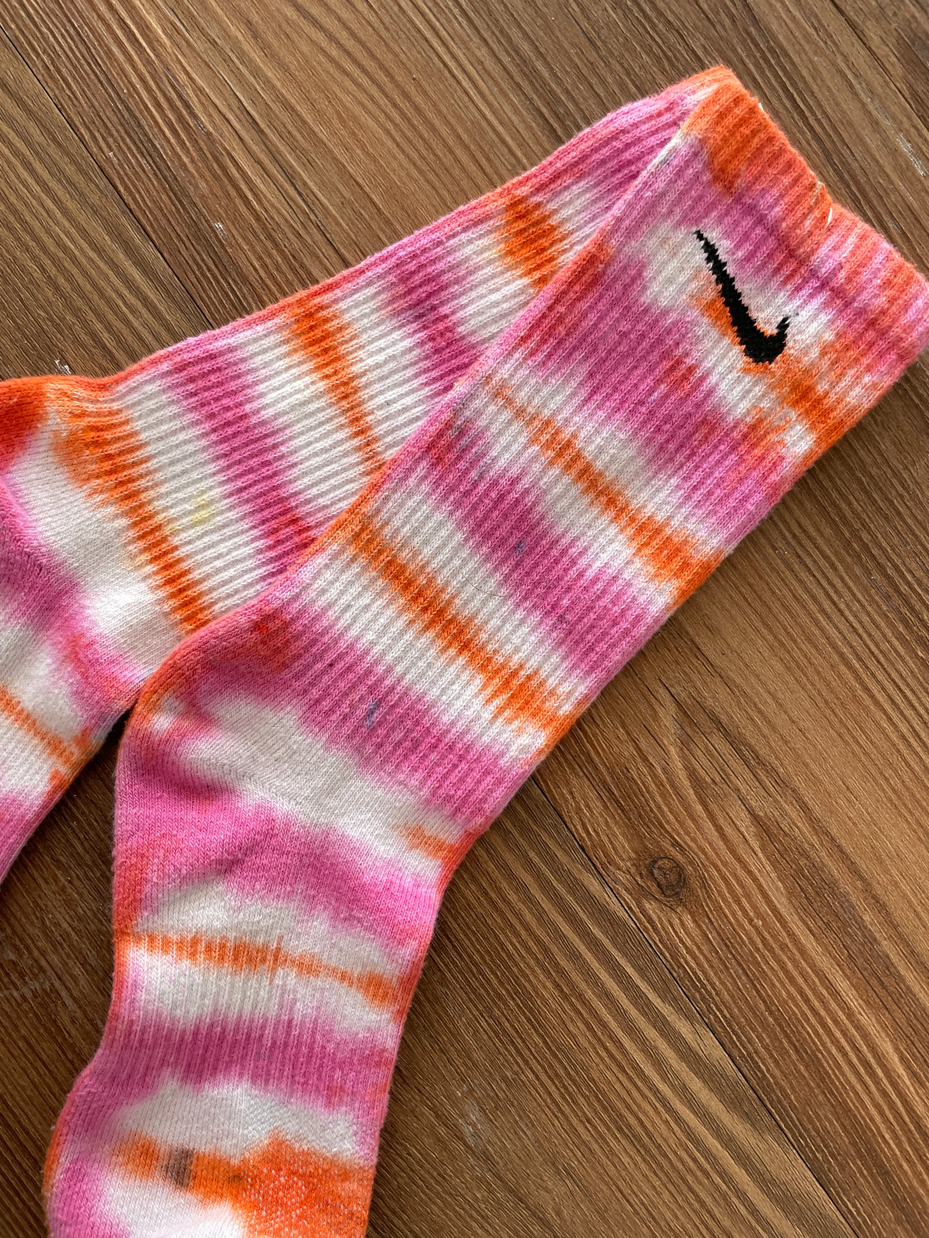 Pink, Orange, and White Tie Dye Nike Dri-FIT Everyday Plus Training Socks - Size Medium (Men's 6-8/Women's 7-10)
