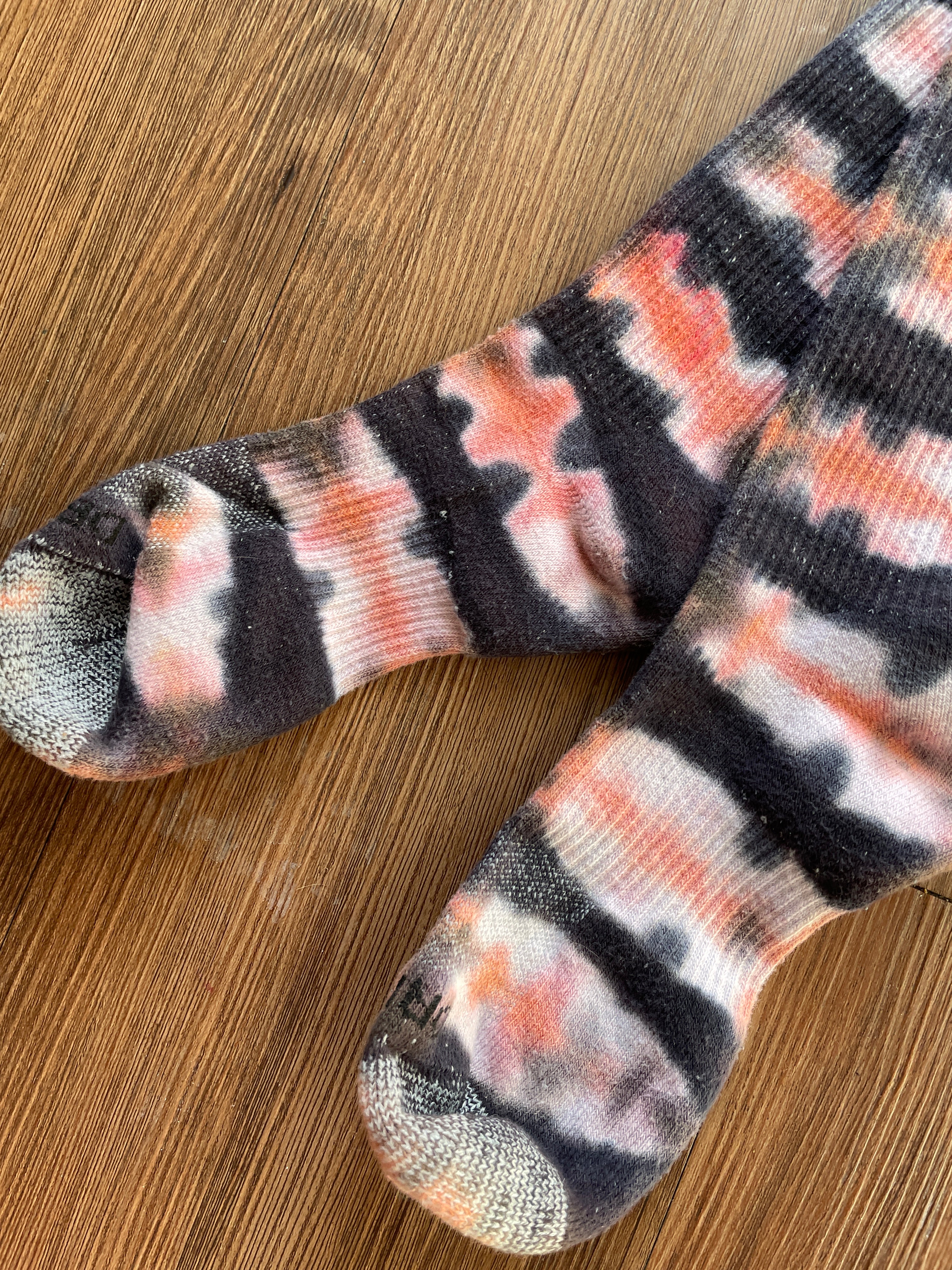 Orange, Black, and White Tie Dye Nike Dri-FIT Everyday Plus Training Socks - Size Medium (Men's 6-8/Women's 7-10)