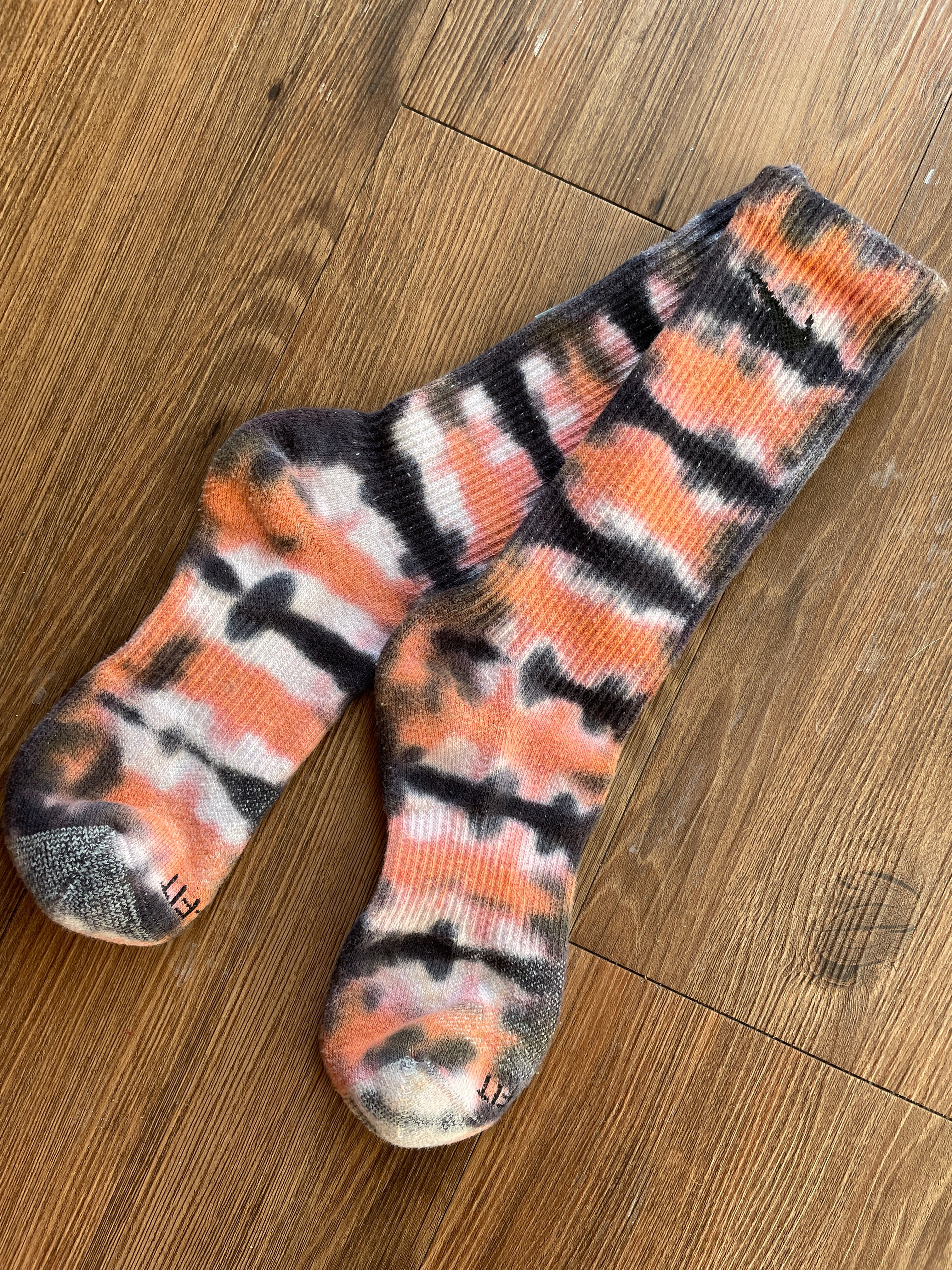 Orange, Black, and White Tie Dye Nike Dri-FIT Everyday Plus Training Socks - Size Medium (Men's 6-8/Women's 7-10)