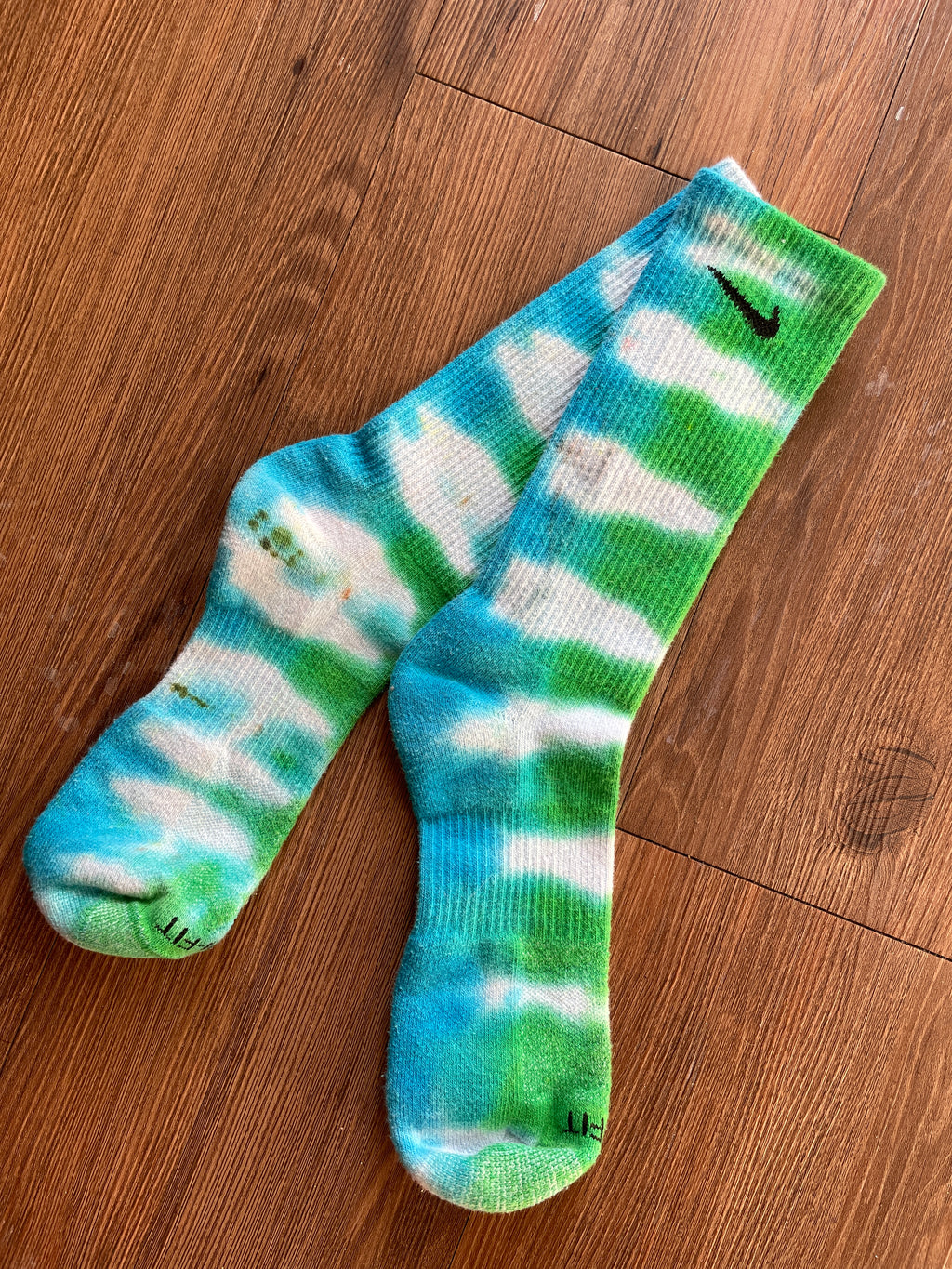 Green, Blue, and White Tie Dye Nike Dri-FIT Everyday Plus Training Socks - Size Medium (Men's 6-8/Women's 7-10)