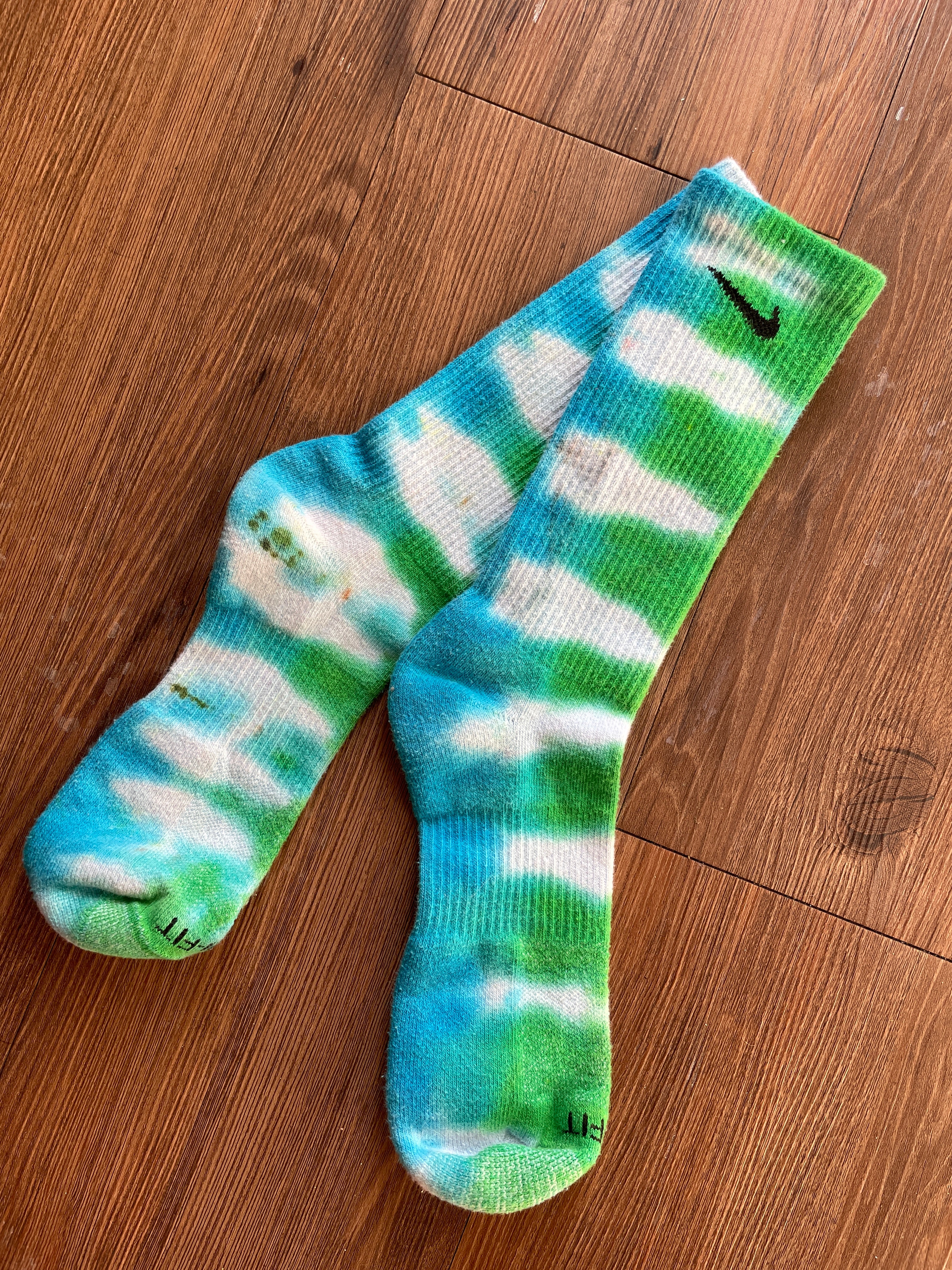 Green, Blue, and White Tie Dye Nike Dri-FIT Everyday Plus Training Socks - Size Medium (Men's 6-8/Women's 7-10)