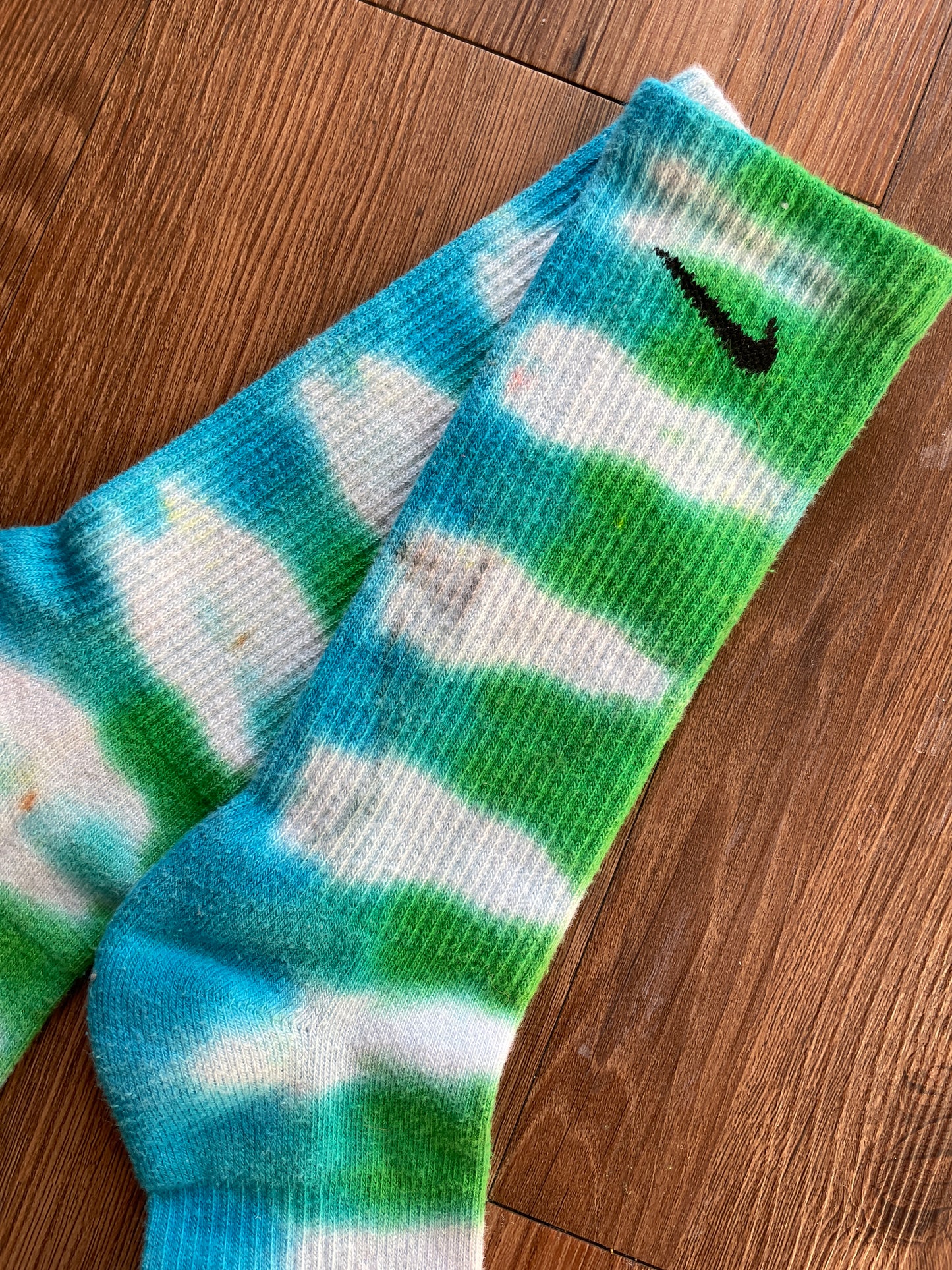 Green, Blue, and White Tie Dye Nike Dri-FIT Everyday Plus Training Socks - Size Medium (Men's 6-8/Women's 7-10)