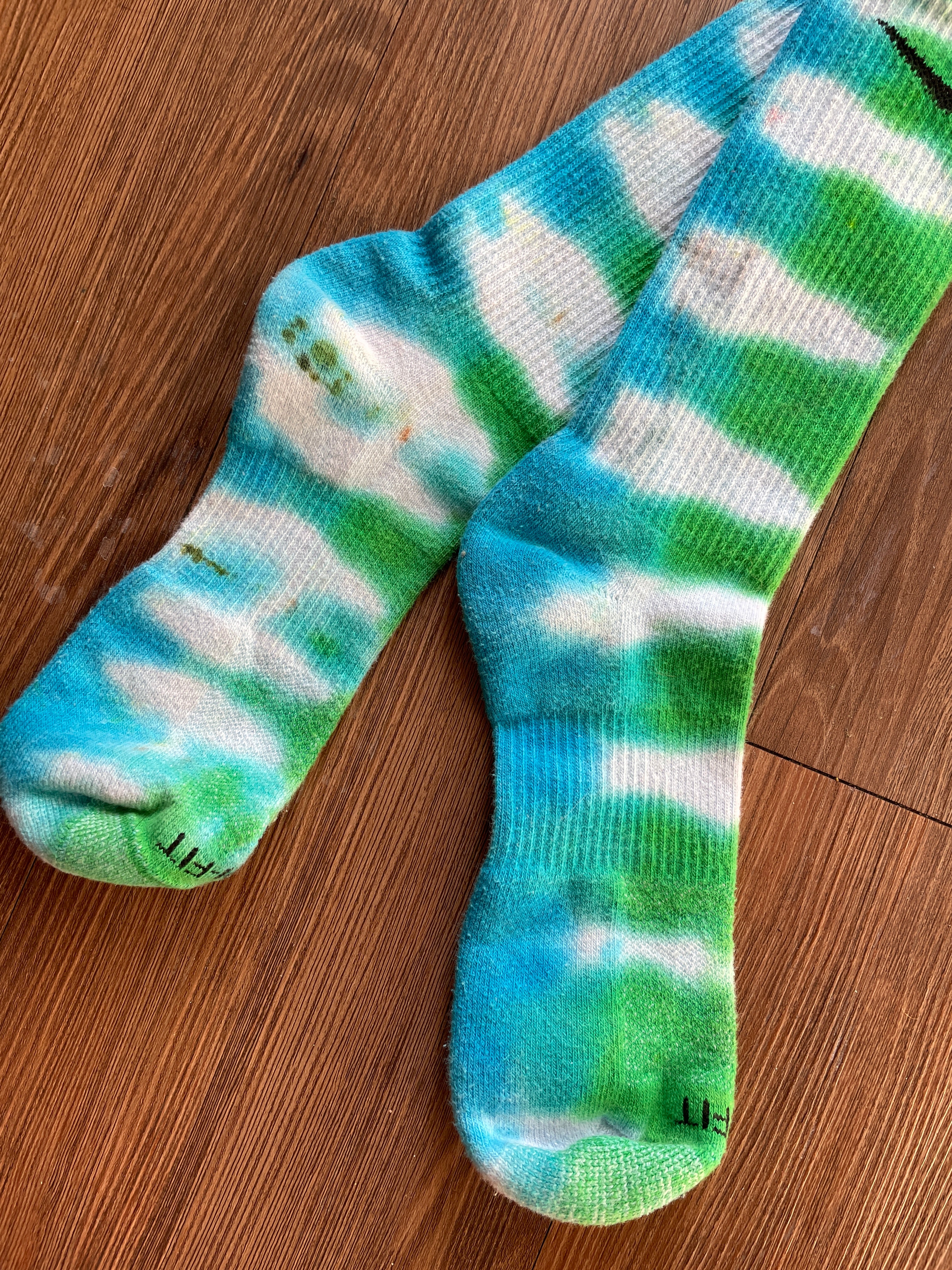 Green, Blue, and White Tie Dye Nike Dri-FIT Everyday Plus Training Socks - Size Medium (Men's 6-8/Women's 7-10)