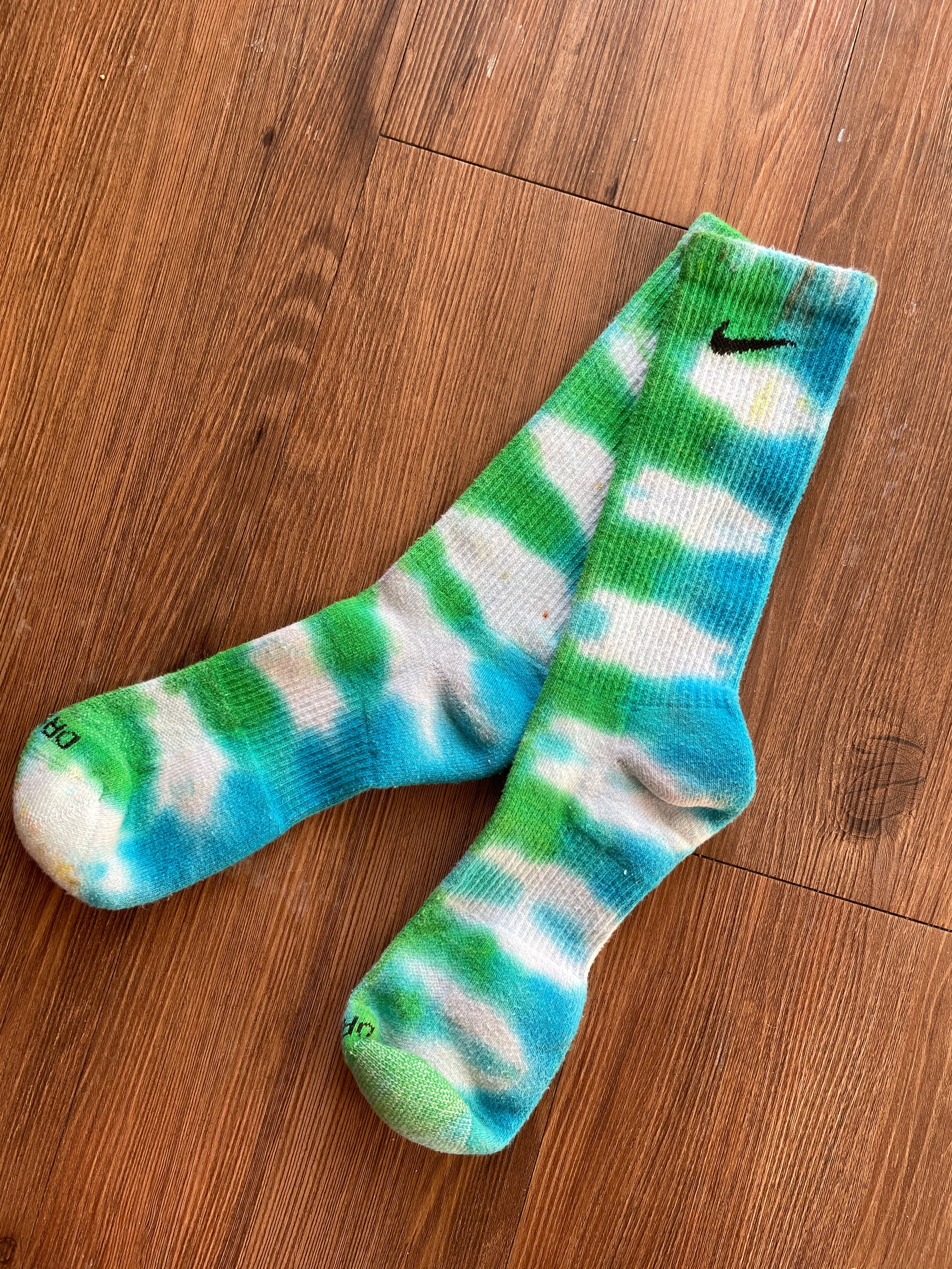 Green, Blue, and White Tie Dye Nike Dri-FIT Everyday Plus Training Socks - Size Medium (Men's 6-8/Women's 7-10)