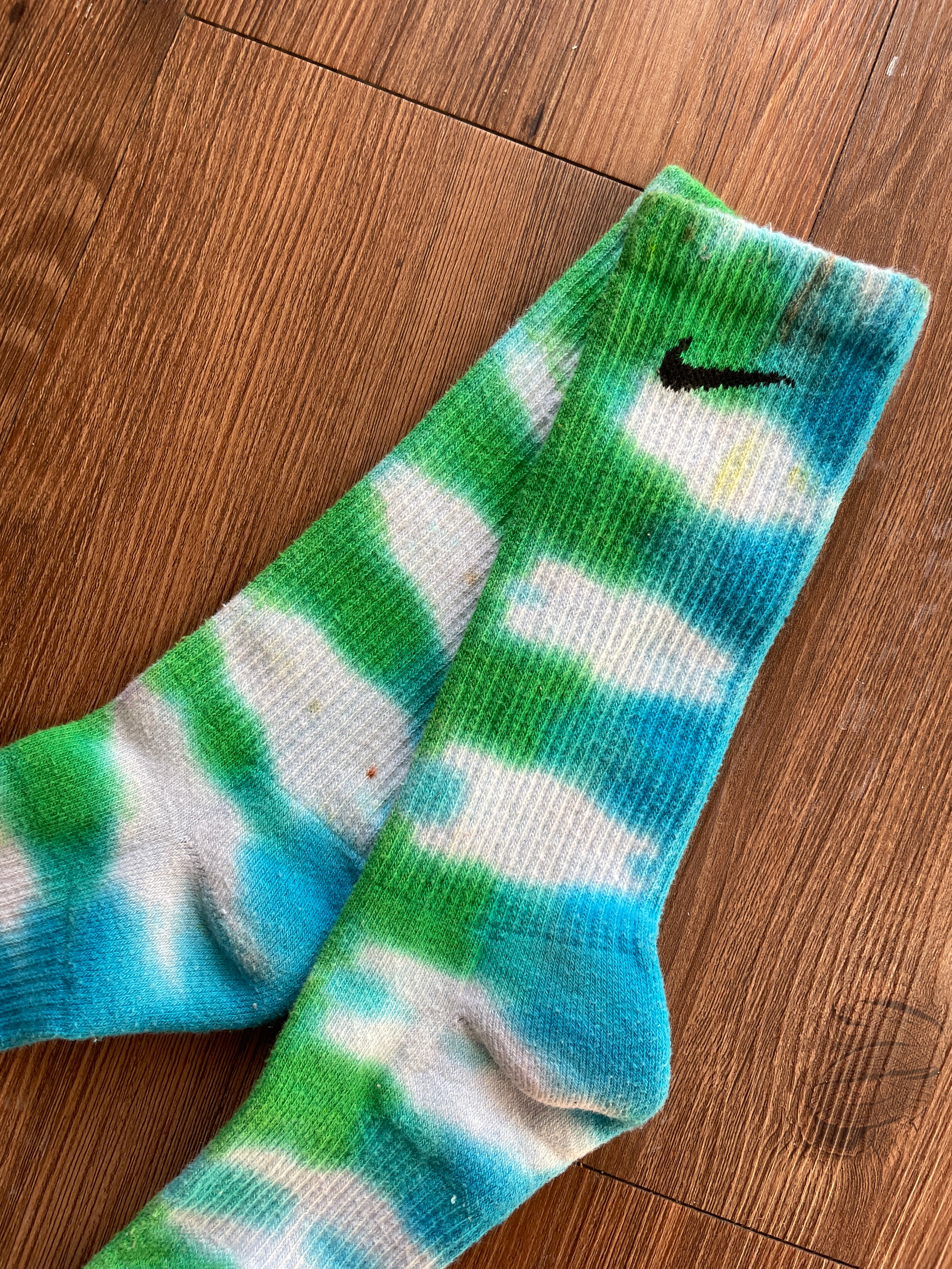 Green, Blue, and White Tie Dye Nike Dri-FIT Everyday Plus Training Socks - Size Medium (Men's 6-8/Women's 7-10)