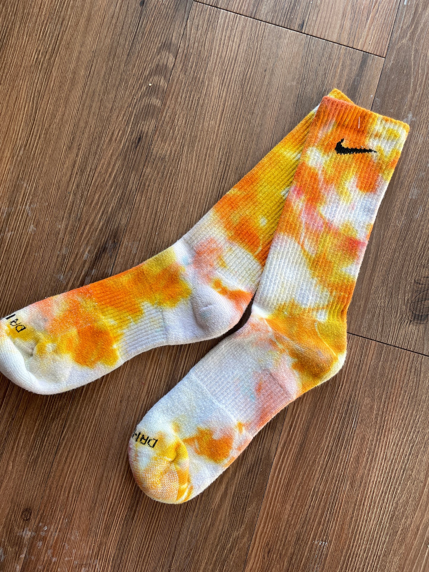 Orange and White Tie Dye Nike Dri-FIT Everyday Plus Training Socks - Size Large (Men's 8-12/Women's 10+)