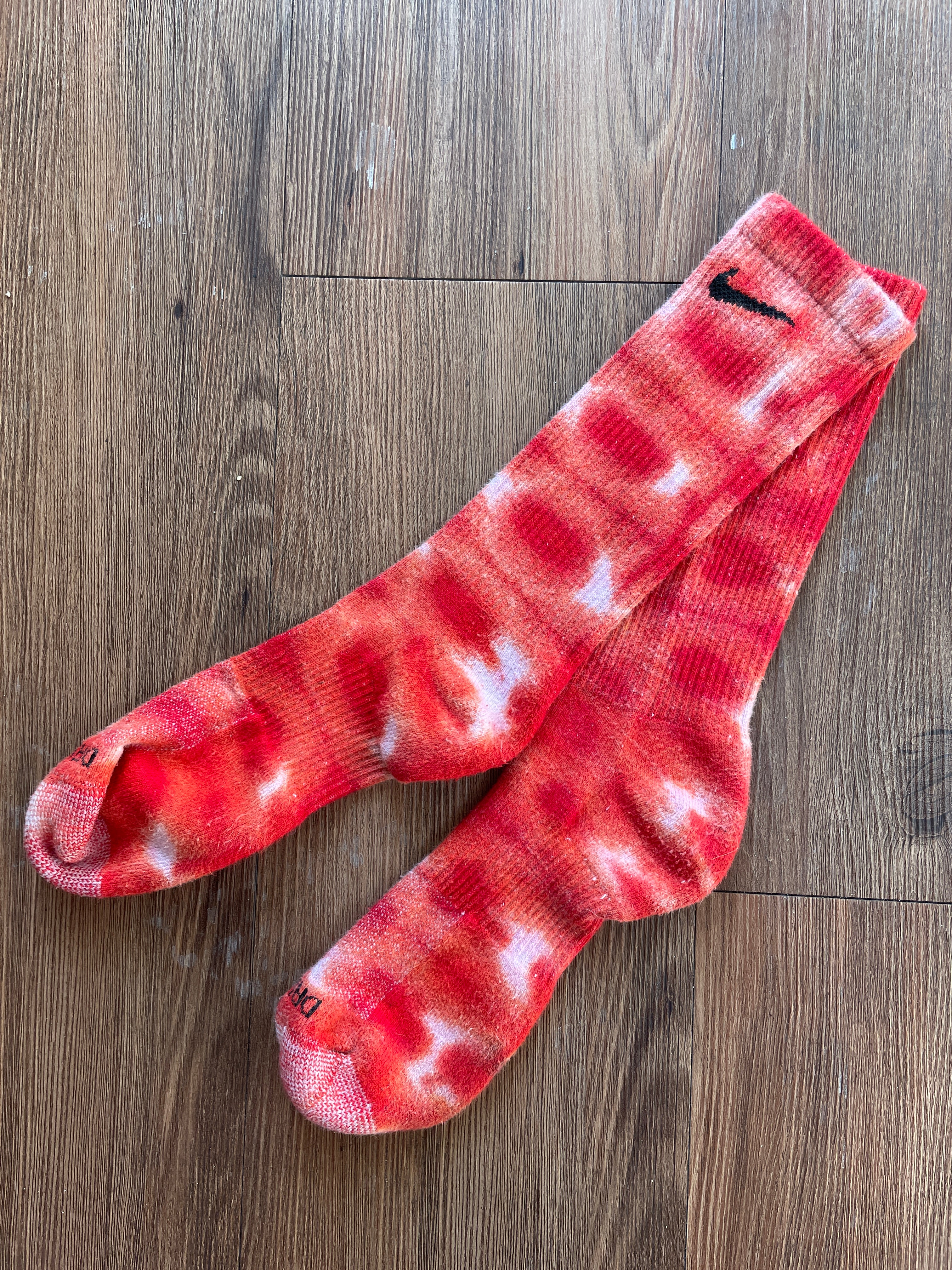 Red and White Tie Dye Nike Dri-FIT Everyday Plus Training Socks - Size Medium (Men's 6-8/Women's 7-10)