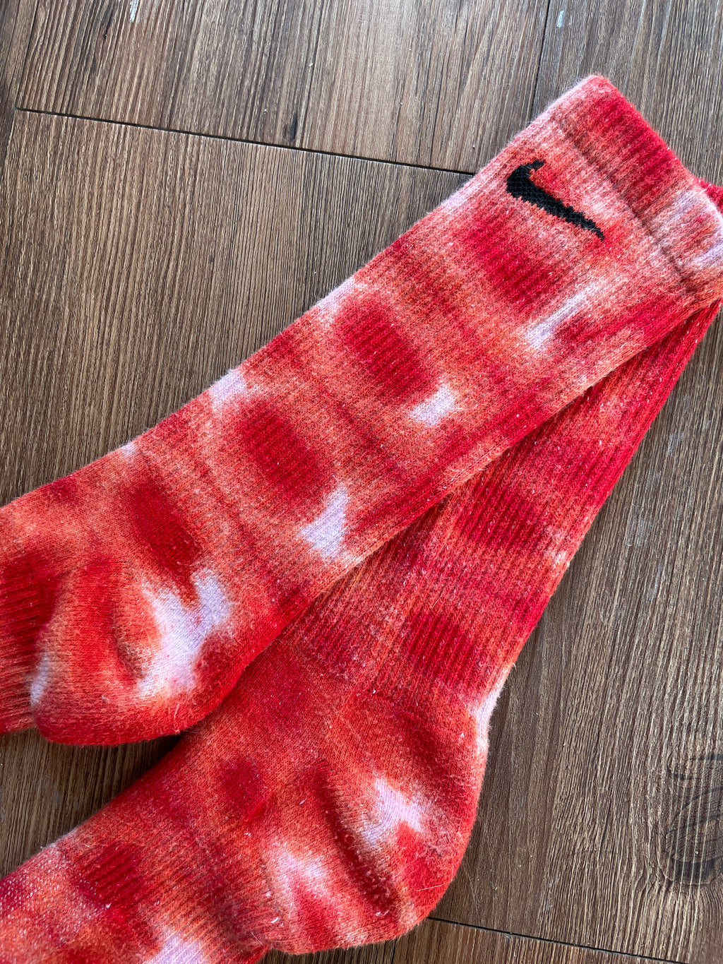 Red and White Tie Dye Nike Dri-FIT Everyday Plus Training Socks - Size Medium (Men's 6-8/Women's 7-10)