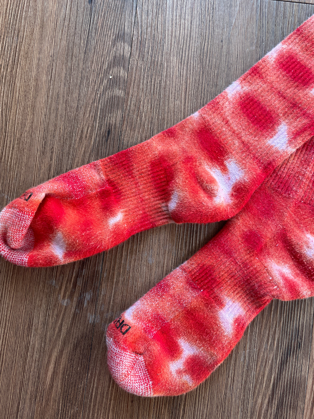 Red and White Tie Dye Nike Dri-FIT Everyday Plus Training Socks - Size Medium (Men's 6-8/Women's 7-10)