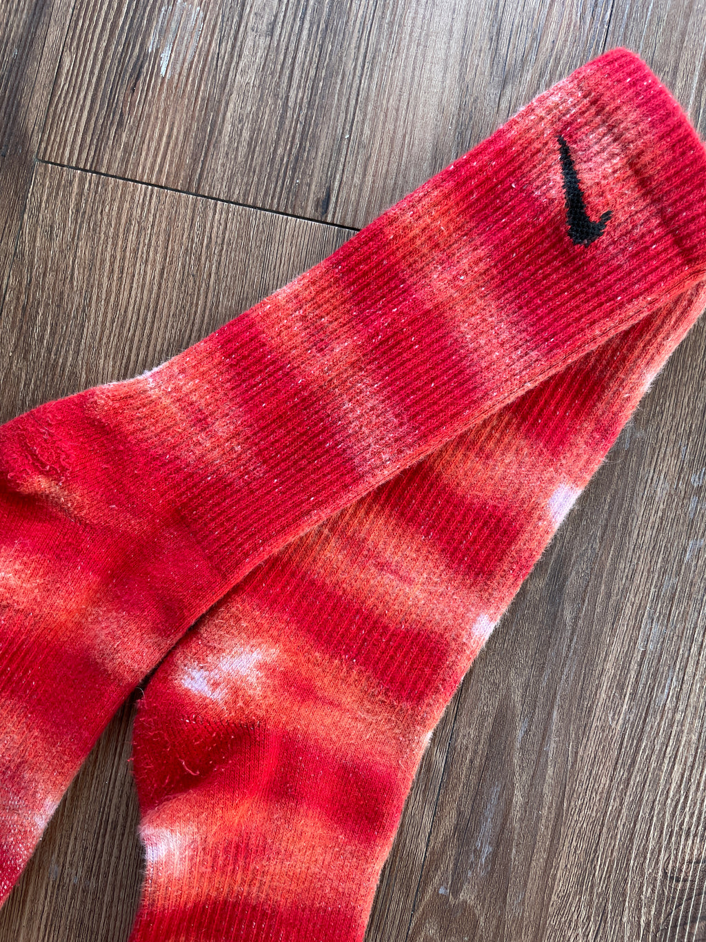 Red and White Tie Dye Nike Dri-FIT Everyday Plus Training Socks - Size Medium (Men's 6-8/Women's 7-10)