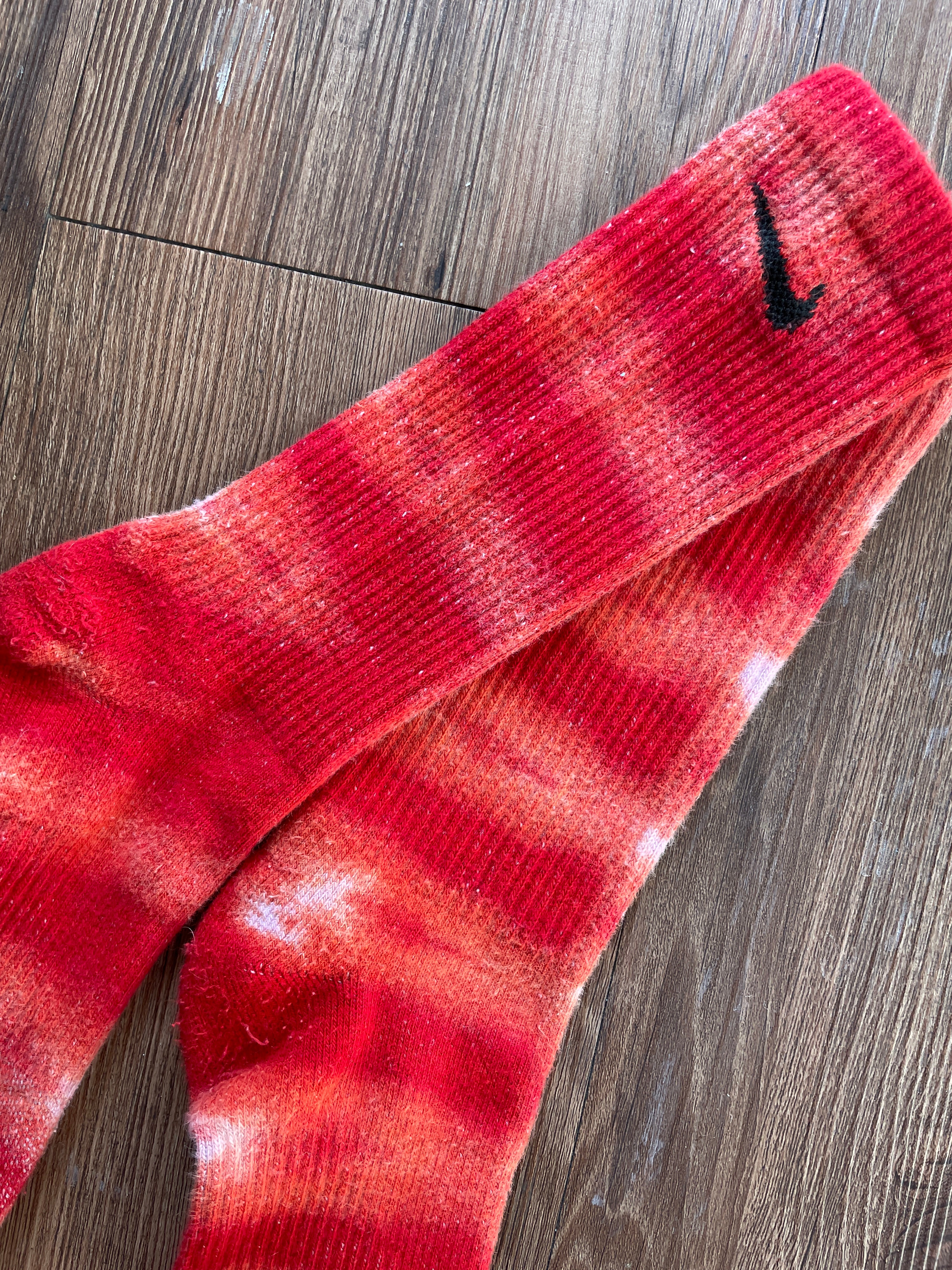 Red and White Tie Dye Nike Dri-FIT Everyday Plus Training Socks - Size Medium (Men's 6-8/Women's 7-10)