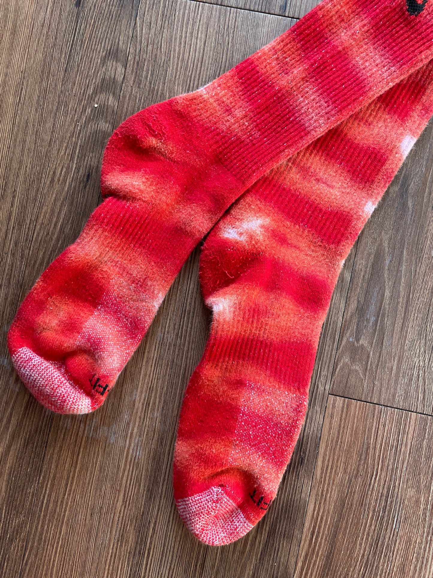 Red and White Tie Dye Nike Dri-FIT Everyday Plus Training Socks - Size Medium (Men's 6-8/Women's 7-10)