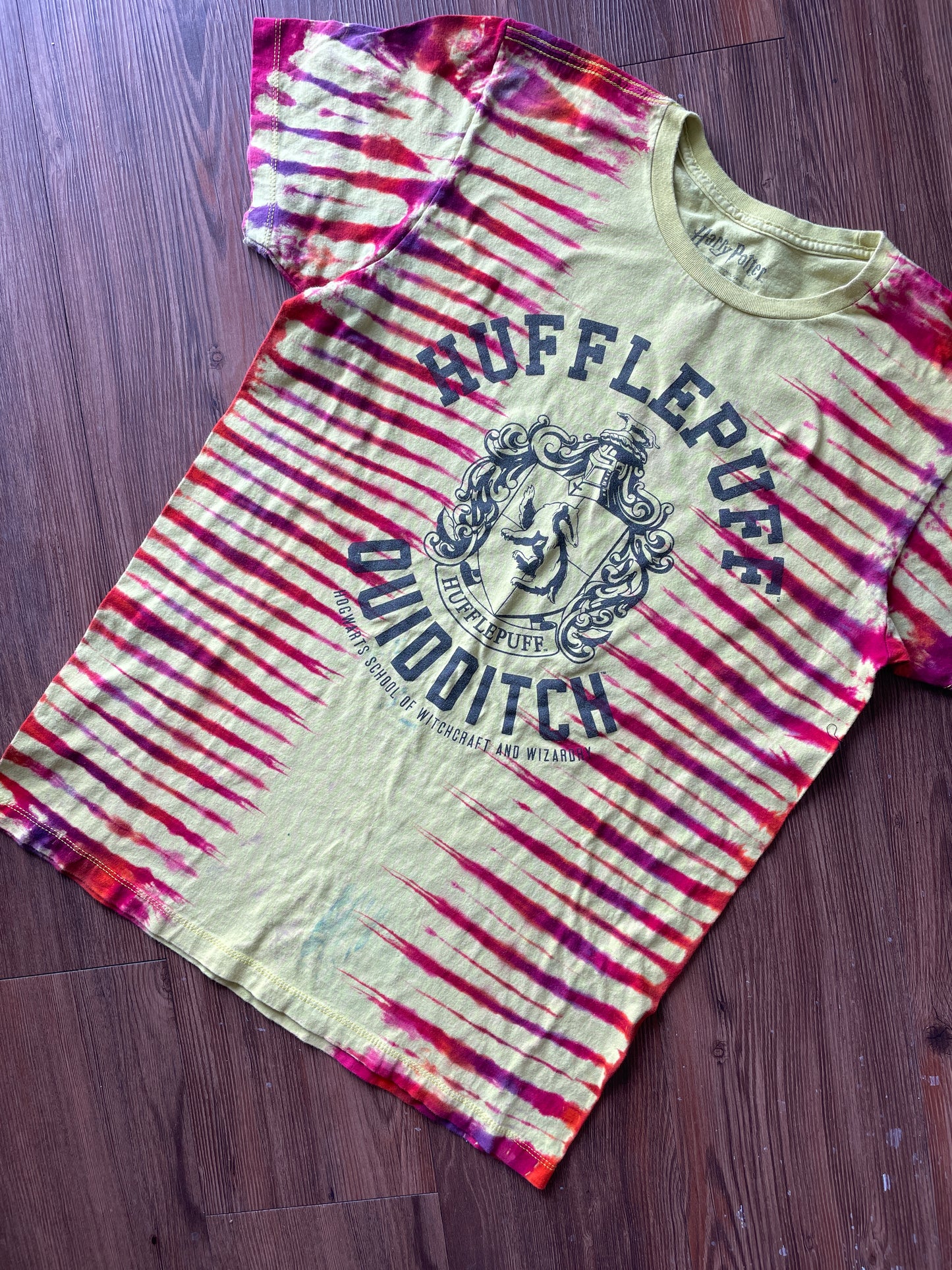 Large Men’s Hufflepuff Quidditch Handmade Tie Dye T-Shirt | Yellow Harry Potter Pleated Tie Dye Short Sleeve