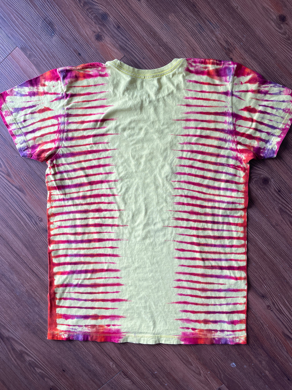 Large Men’s Hufflepuff Quidditch Handmade Tie Dye T-Shirt | Yellow Harry Potter Pleated Tie Dye Short Sleeve