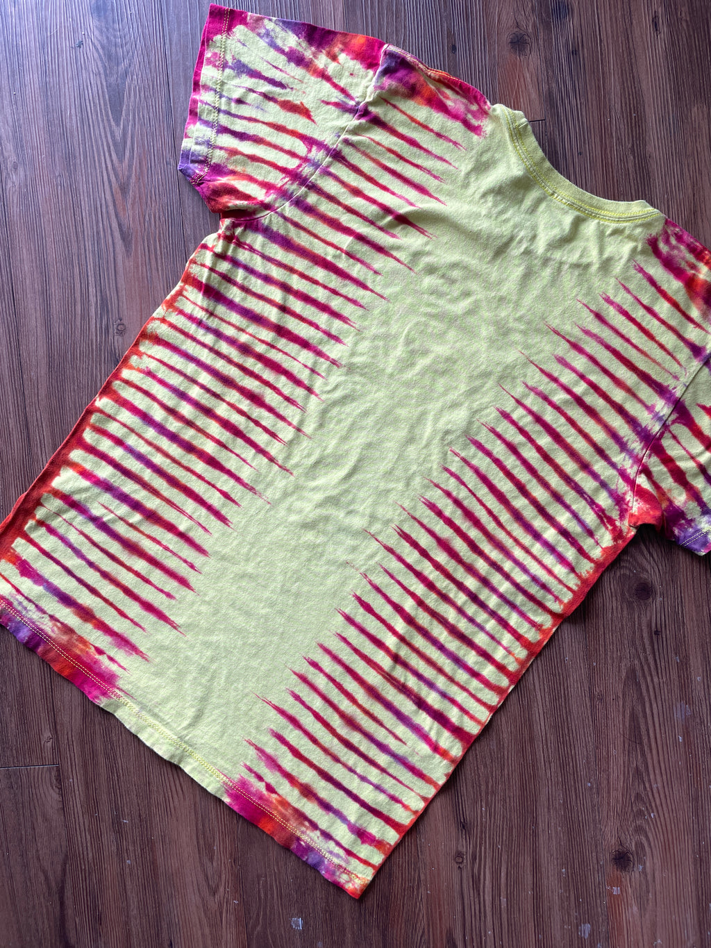 Large Men’s Hufflepuff Quidditch Handmade Tie Dye T-Shirt | Yellow Harry Potter Pleated Tie Dye Short Sleeve