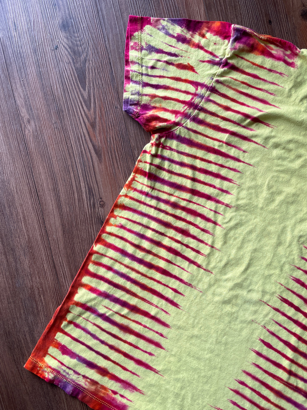 Large Men’s Hufflepuff Quidditch Handmade Tie Dye T-Shirt | Yellow Harry Potter Pleated Tie Dye Short Sleeve