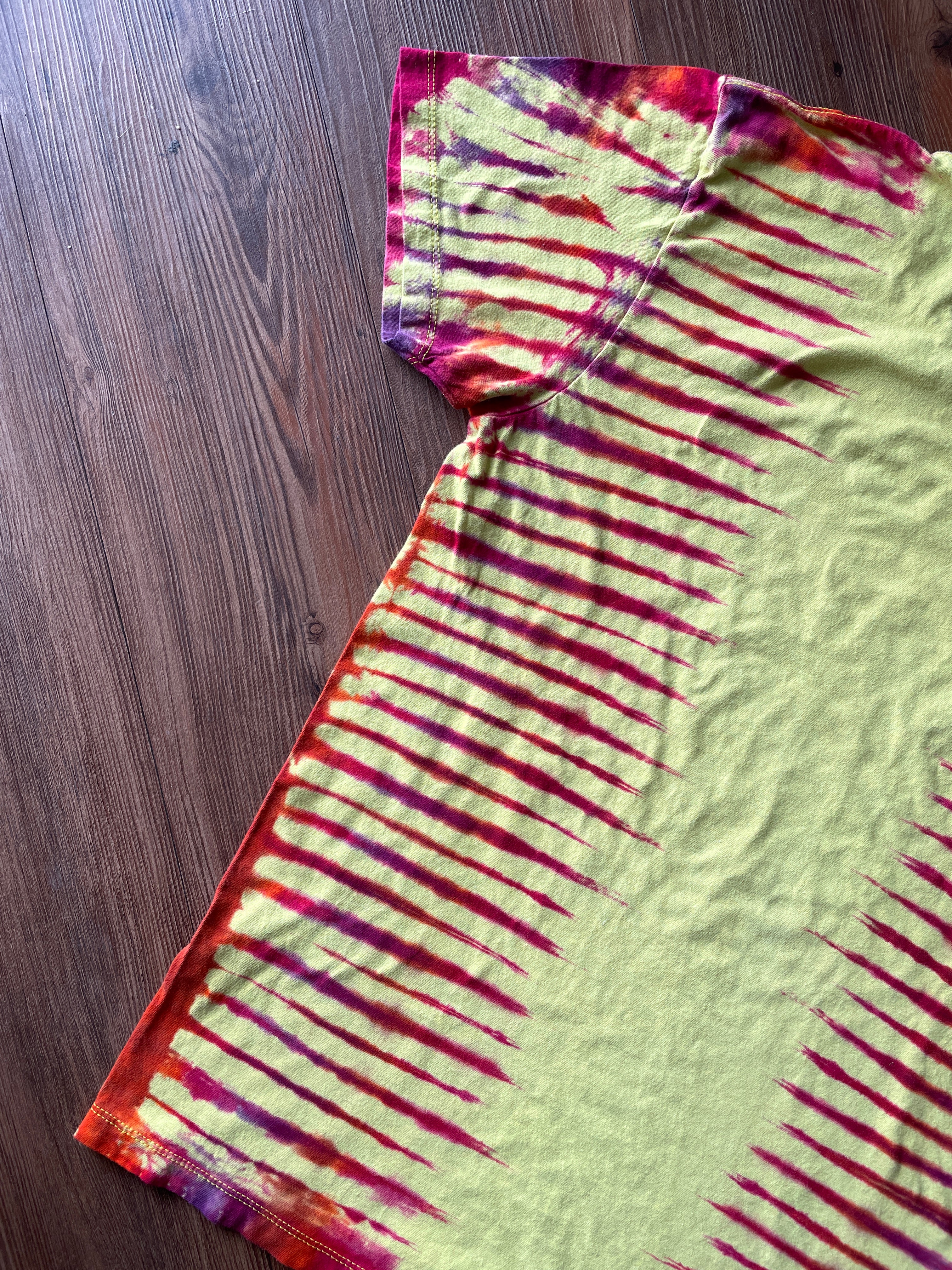 Large Men’s Hufflepuff Quidditch Handmade Tie Dye T-Shirt | Yellow Harry Potter Pleated Tie Dye Short Sleeve