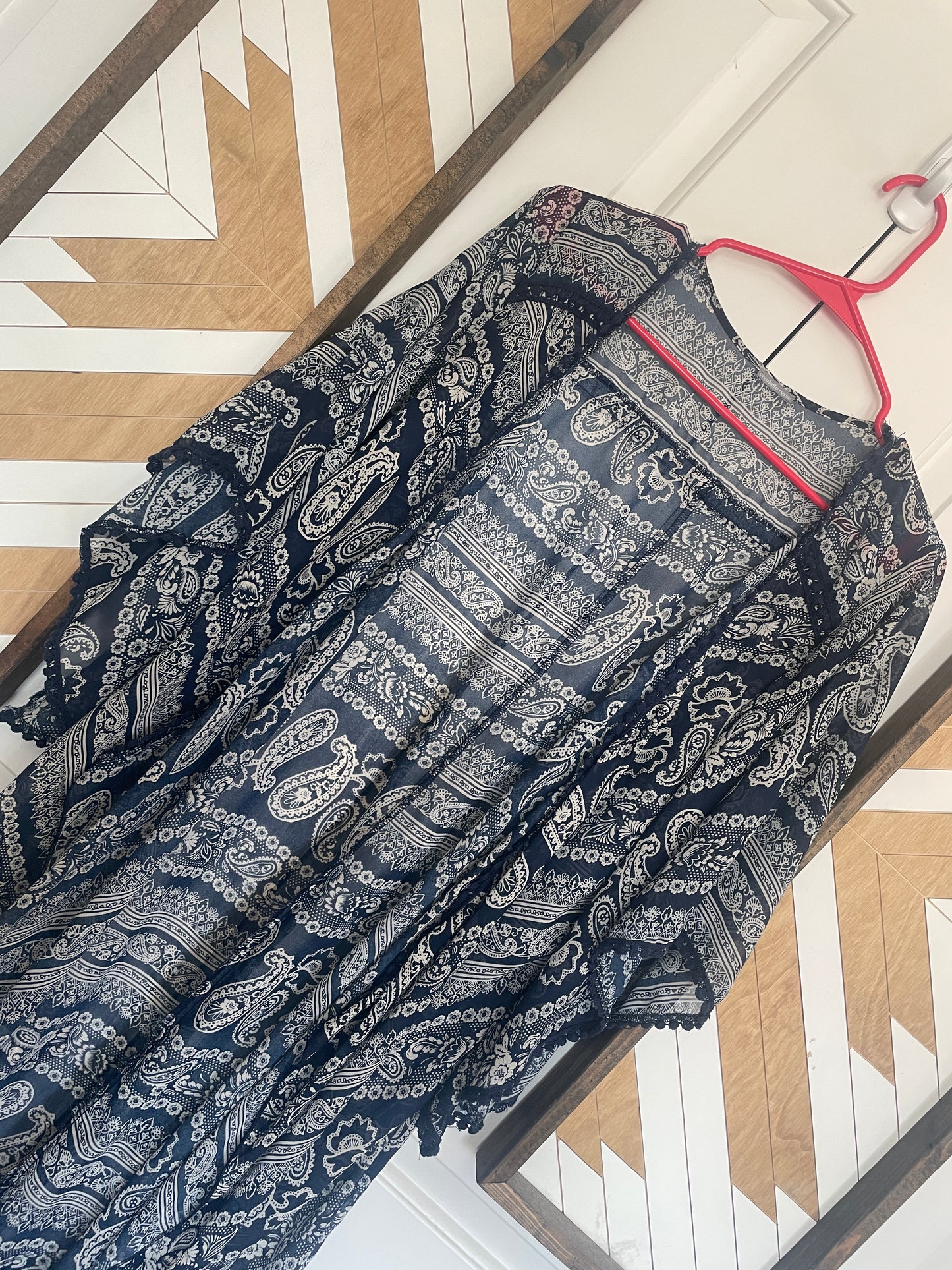 Women’s Small Charlotte Russe Navy Blue and White Paisley Sheer Kimono Duster