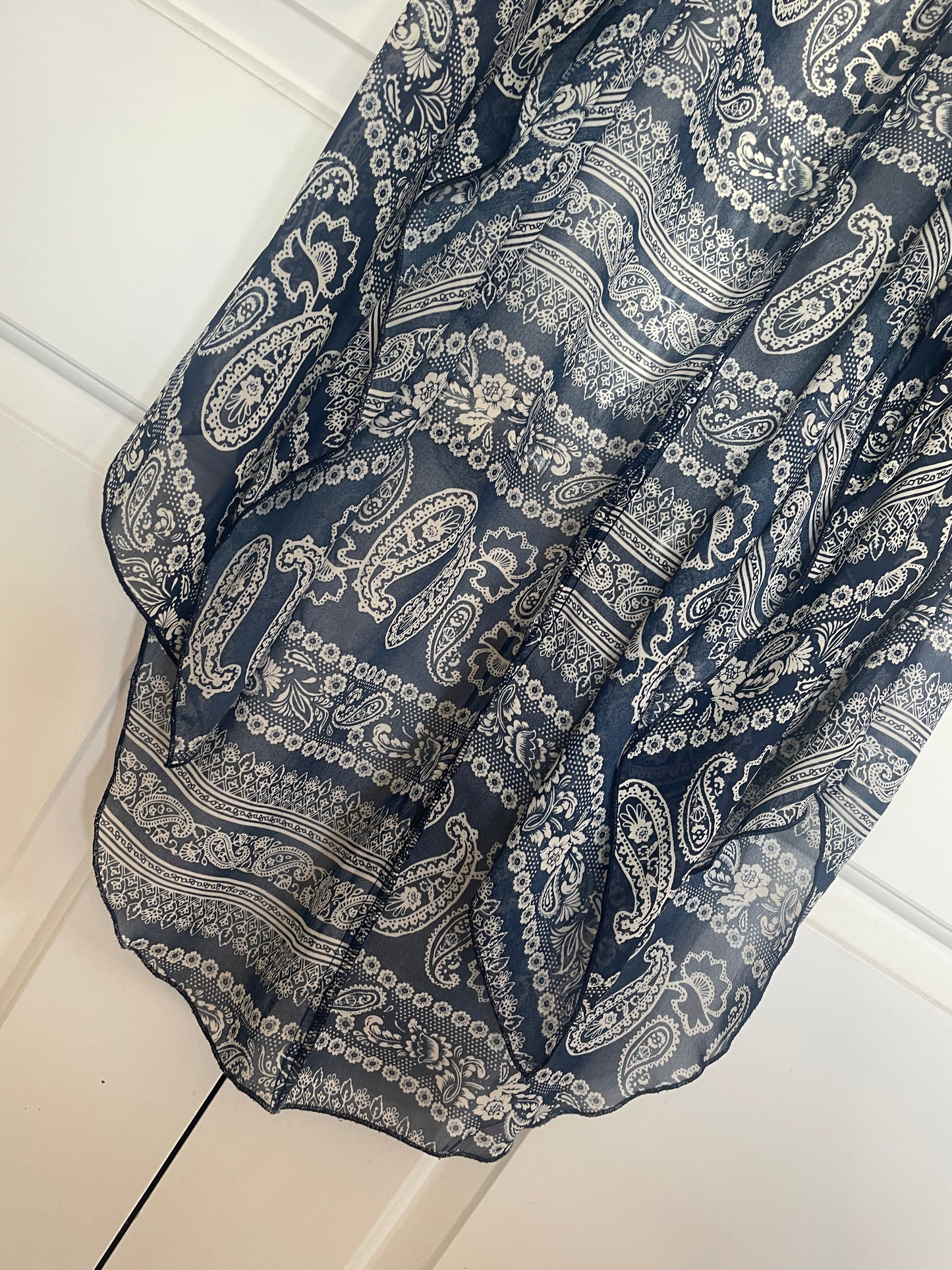 Women’s Small Charlotte Russe Navy Blue and White Paisley Sheer Kimono Duster