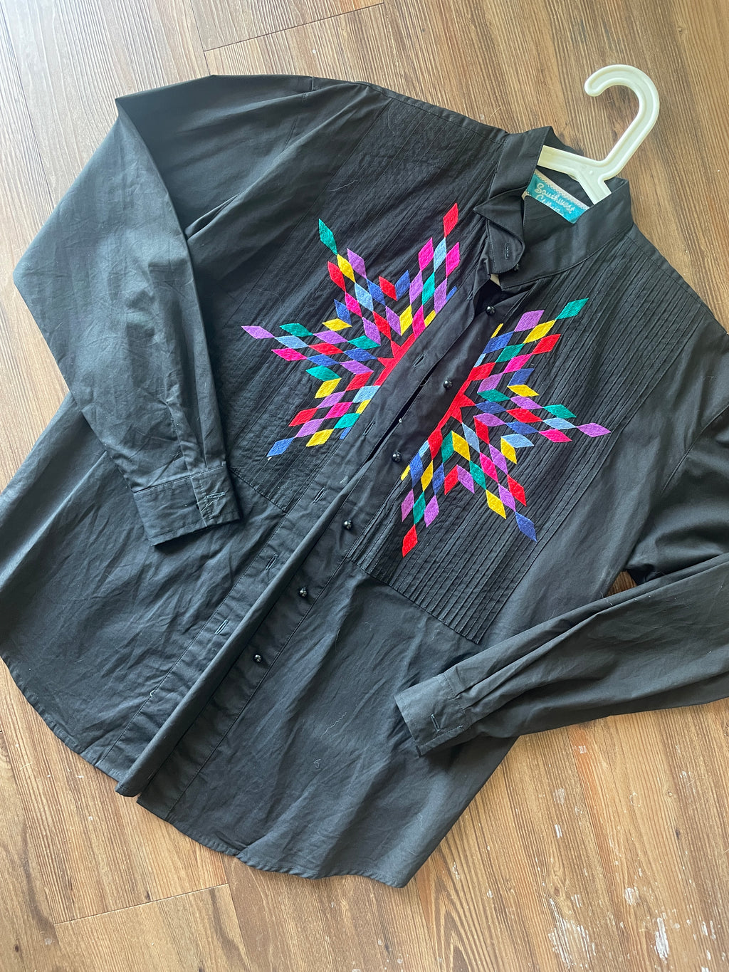 Women’s Medium Vintage Southwest Designs Black and Rainbow Sunburst Western Button-up