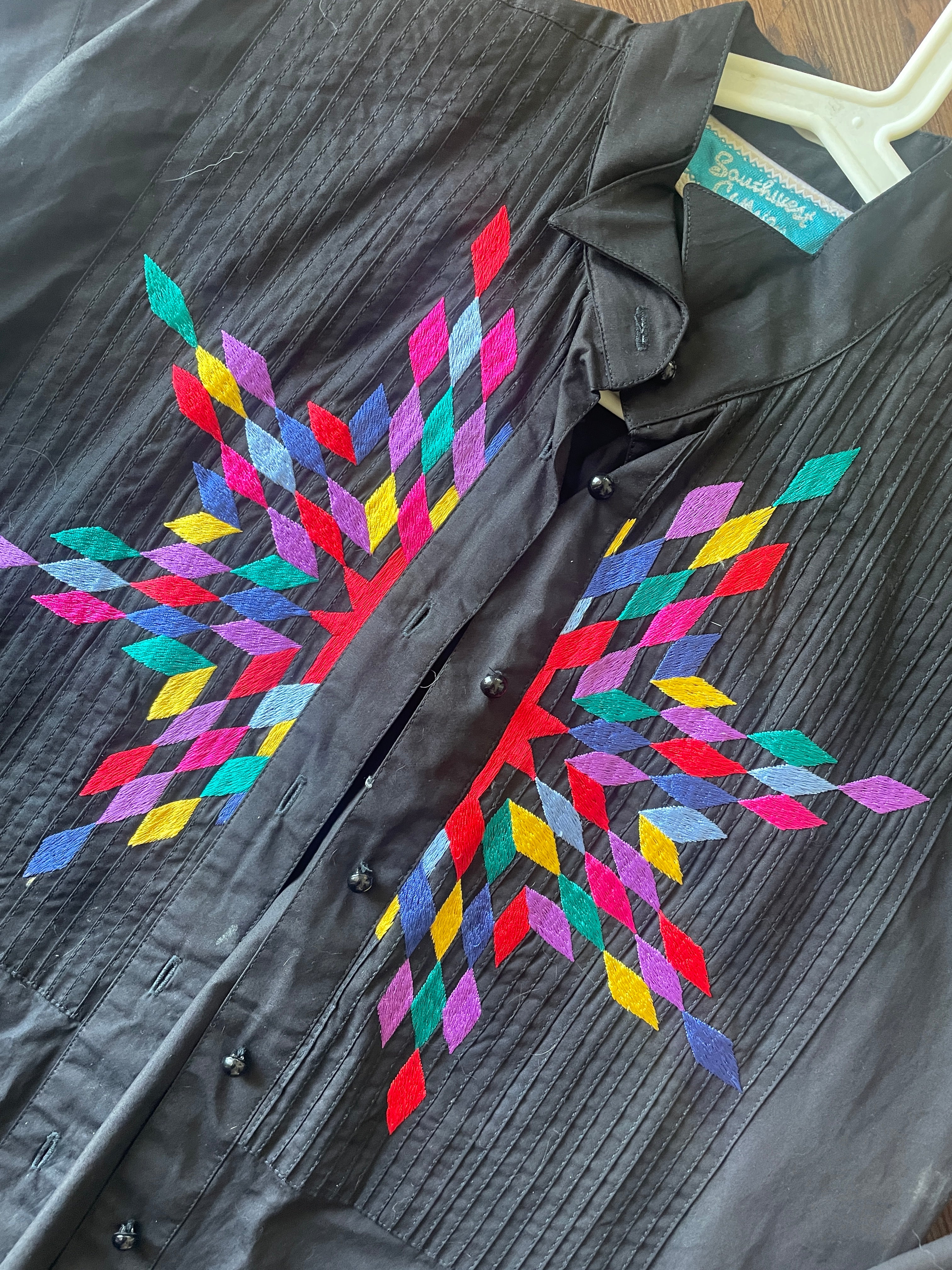 Women’s Medium Vintage Southwest Designs Black and Rainbow Sunburst Western Button-up