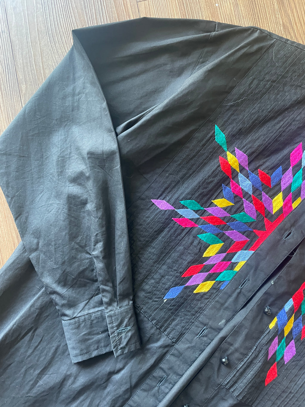 Women’s Medium Vintage Southwest Designs Black and Rainbow Sunburst Western Button-up