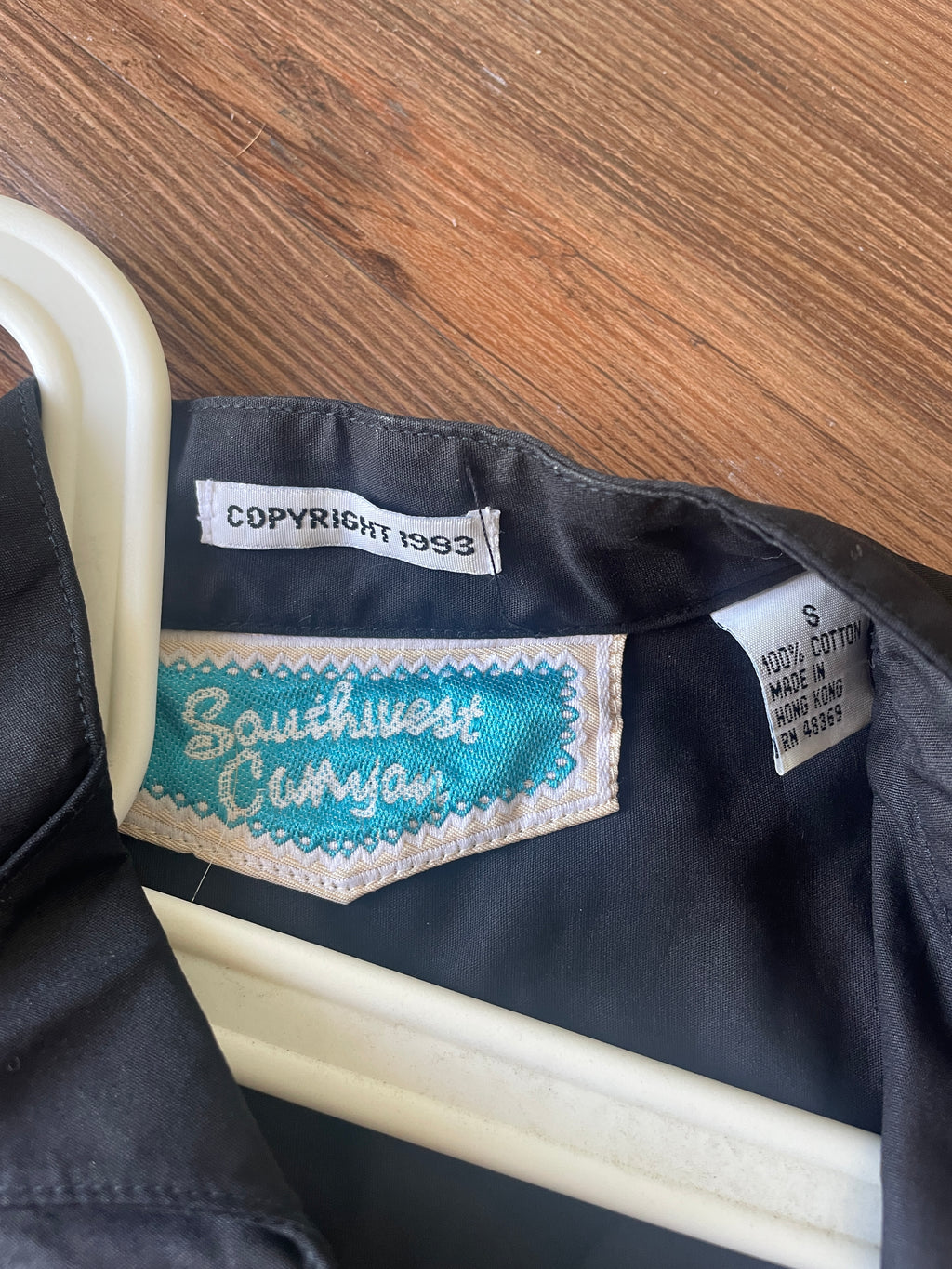 Women’s Medium Vintage Southwest Designs Black and Rainbow Sunburst Western Button-up