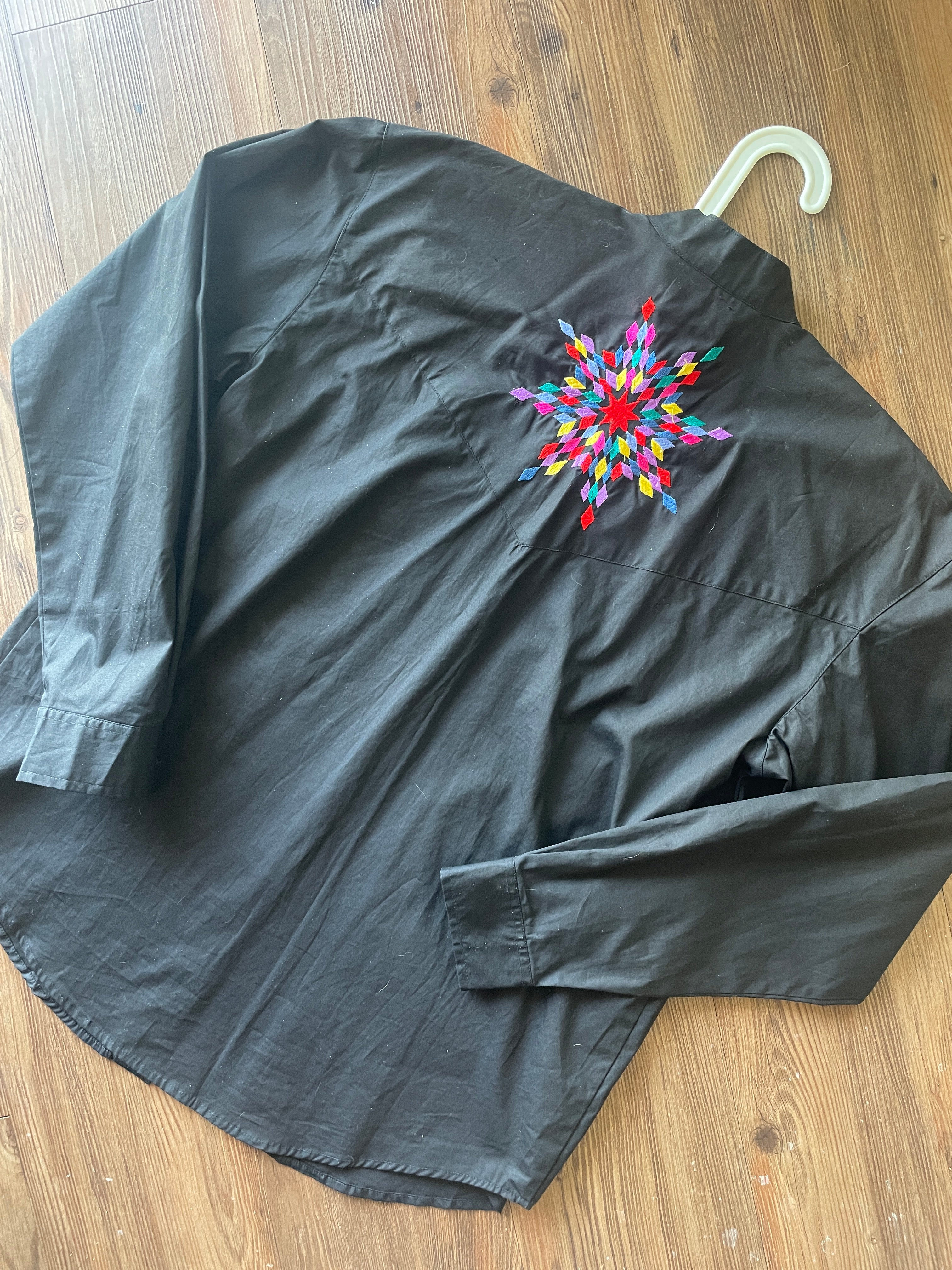 Women’s Medium Vintage Southwest Designs Black and Rainbow Sunburst Western Button-up