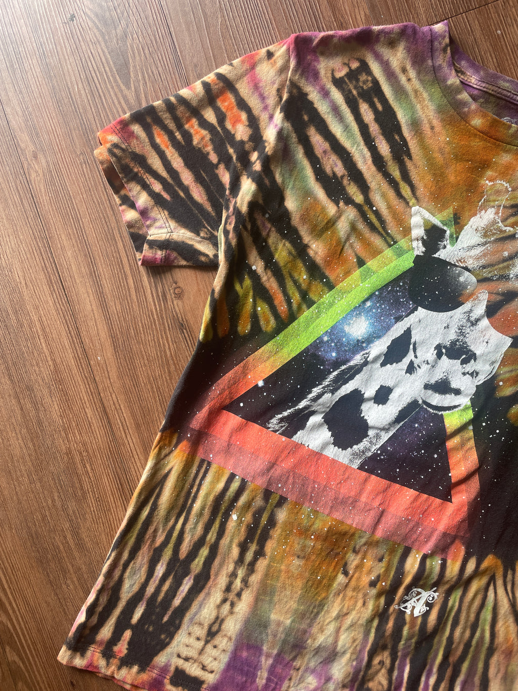 Medium Men’s Groovy Galactic Giraffe Handmade Tie Dye T-Shirt | Pastel Tones Triangle Pleated Reverse Tie Dye Short Sleeve