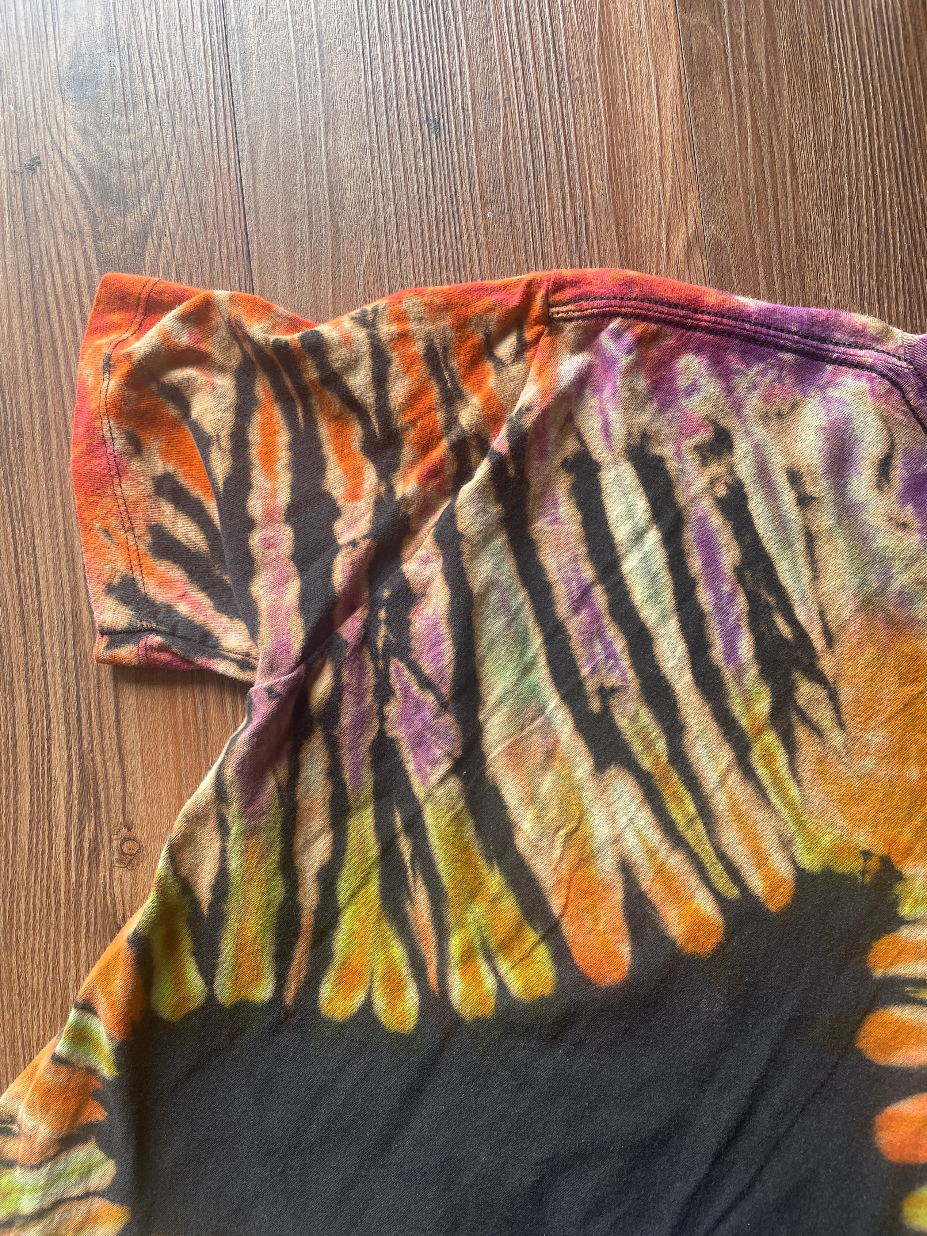 Medium Men’s Groovy Galactic Giraffe Handmade Tie Dye T-Shirt | Pastel Tones Triangle Pleated Reverse Tie Dye Short Sleeve