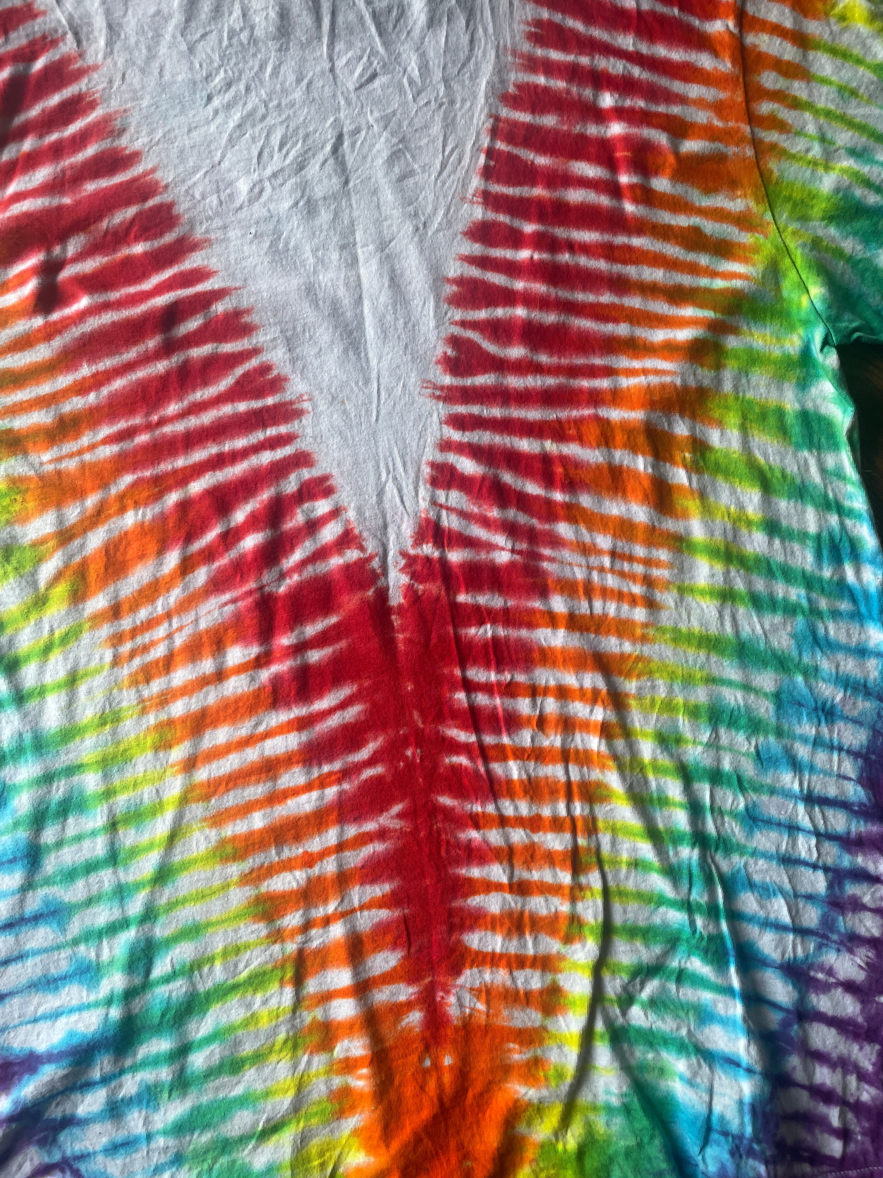 Large Men’s Rainbow PRIDE Handmade Tie Dye T-Shirt | LGBTQ+ Pride Month V-Pleated Tie Dye Short Sleeve