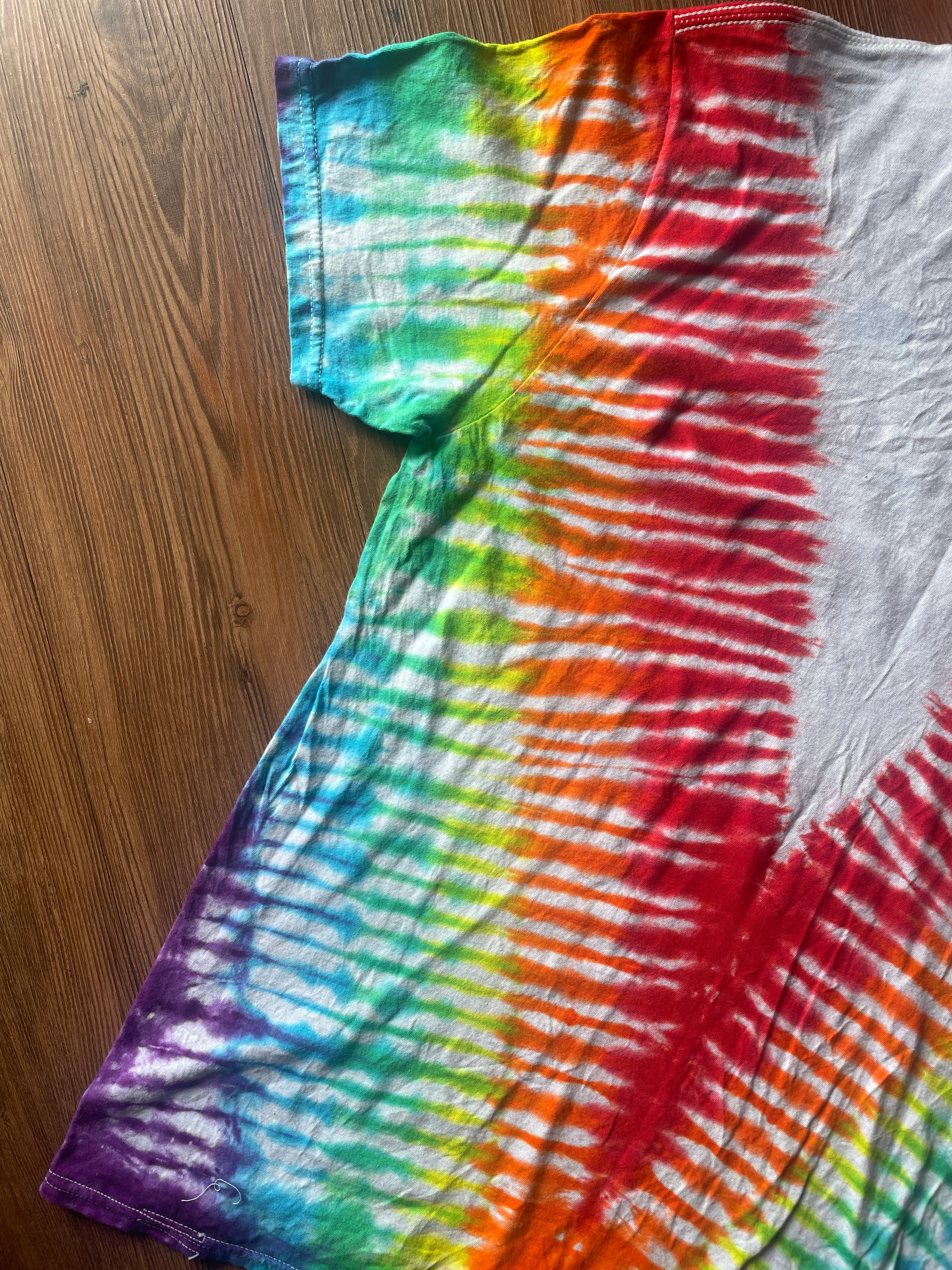 Large Men’s Rainbow PRIDE Handmade Tie Dye T-Shirt | LGBTQ+ Pride Month V-Pleated Tie Dye Short Sleeve