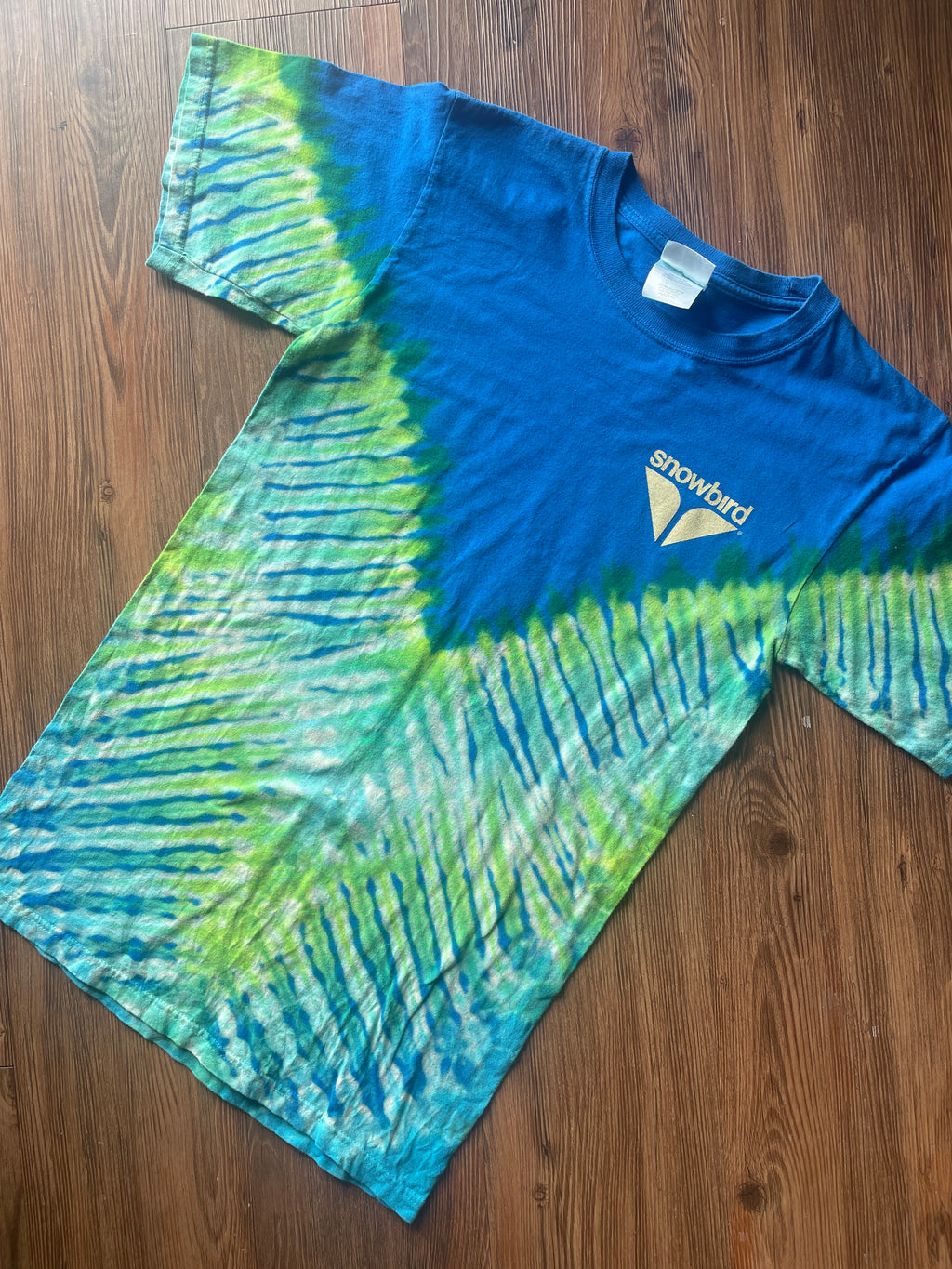 Small Men’s Snowbird Octoberfest Handmade Tie Dye T-Shirt | Utah Snowbird Ski Resort Blue and Green V-Pleated Tie Dye Short Sleeve