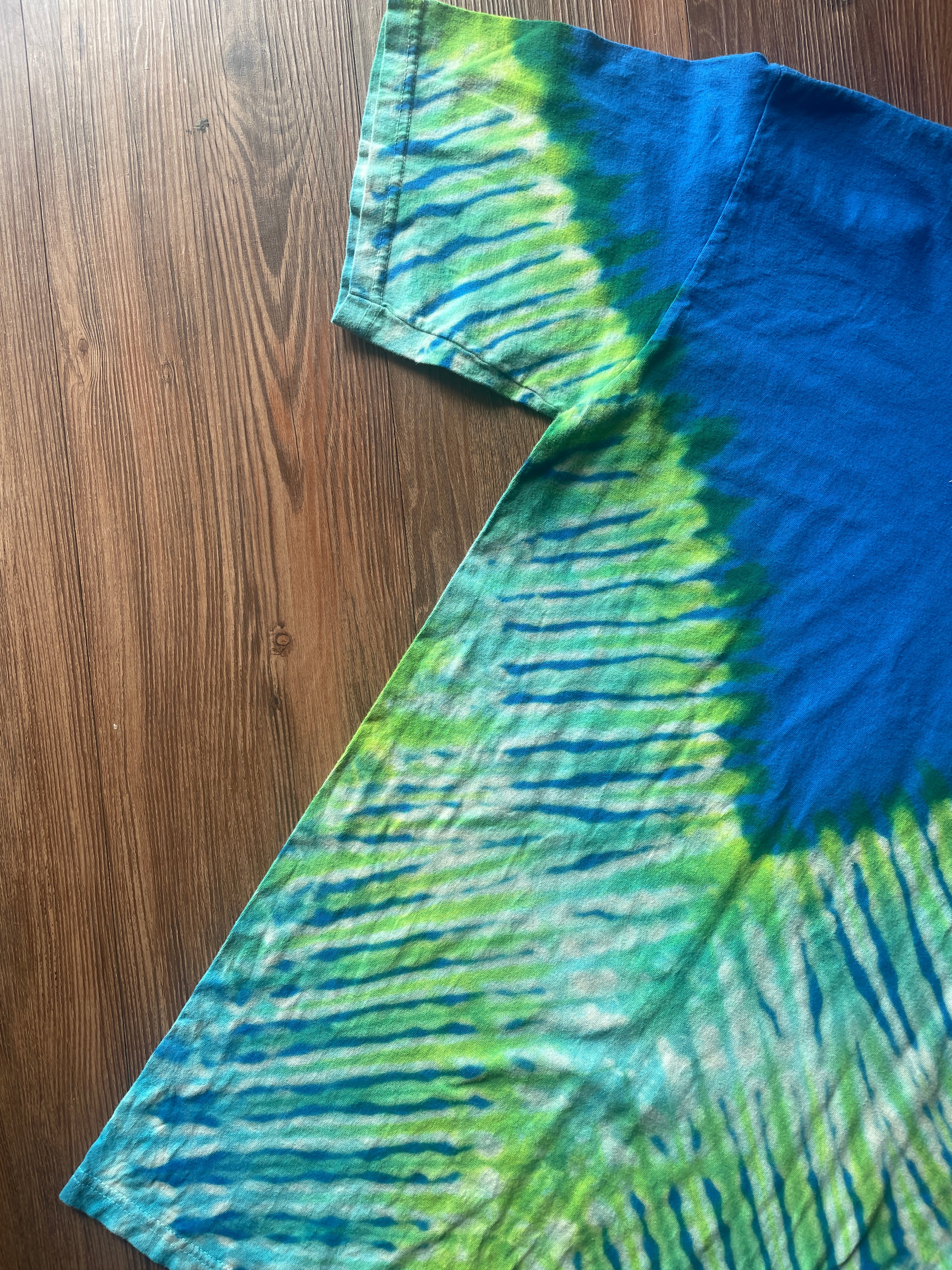 Small Men’s Snowbird Octoberfest Handmade Tie Dye T-Shirt | Utah Snowbird Ski Resort Blue and Green V-Pleated Tie Dye Short Sleeve