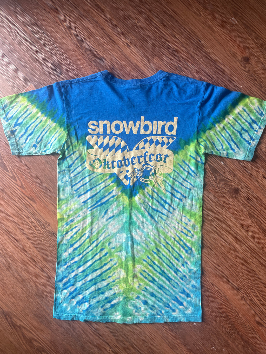 Small Men’s Snowbird Octoberfest Handmade Tie Dye T-Shirt | Utah Snowbird Ski Resort Blue and Green V-Pleated Tie Dye Short Sleeve
