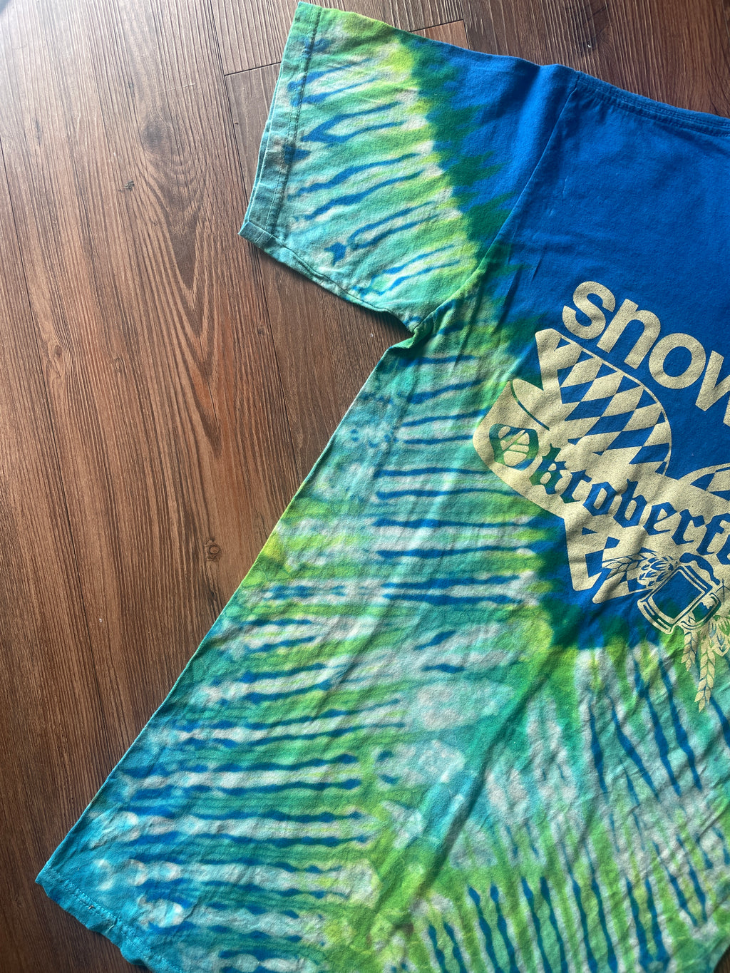 Small Men’s Snowbird Octoberfest Handmade Tie Dye T-Shirt | Utah Snowbird Ski Resort Blue and Green V-Pleated Tie Dye Short Sleeve