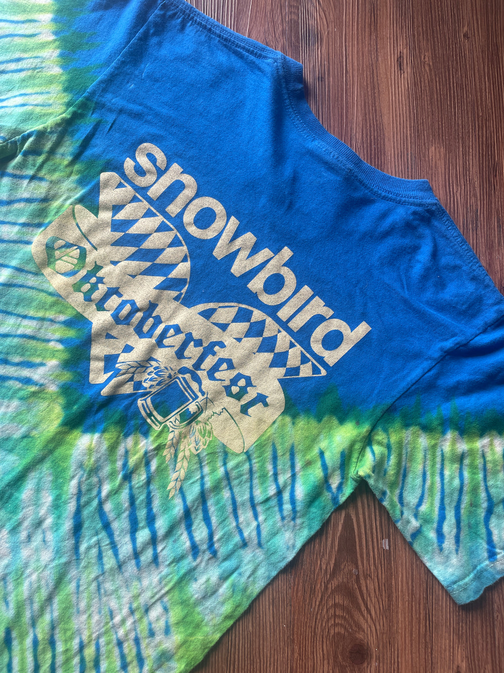 Small Men’s Snowbird Octoberfest Handmade Tie Dye T-Shirt | Utah Snowbird Ski Resort Blue and Green V-Pleated Tie Dye Short Sleeve