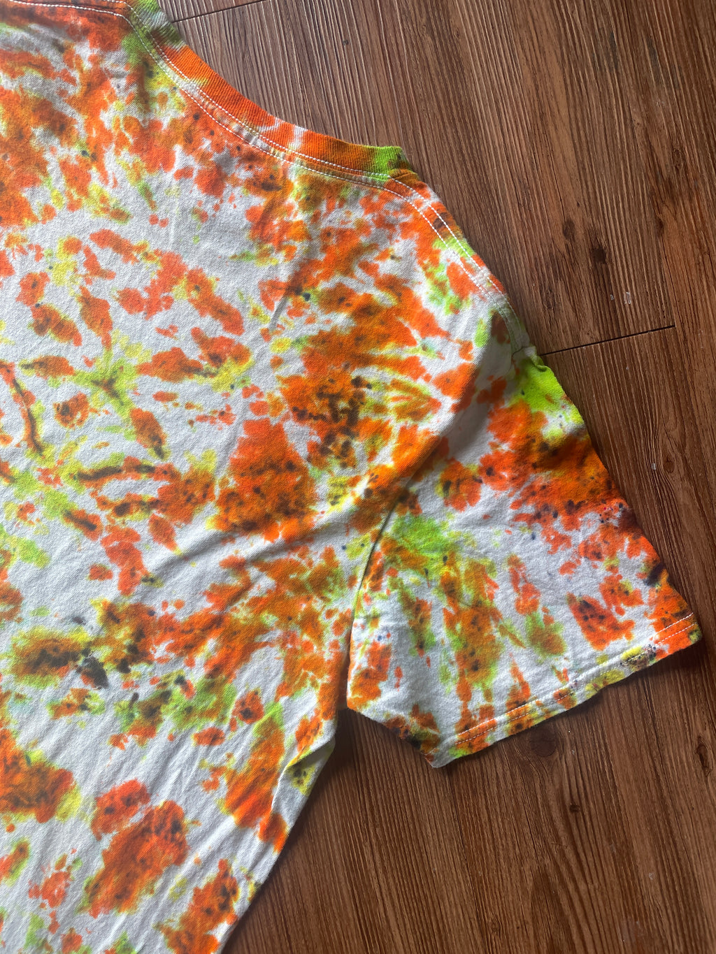 Medium Men’s MTV Retro Vibes Handmade Tie Dye T-Shirt | Music Television 90s Orange and Green Tie Dye Short Sleeve