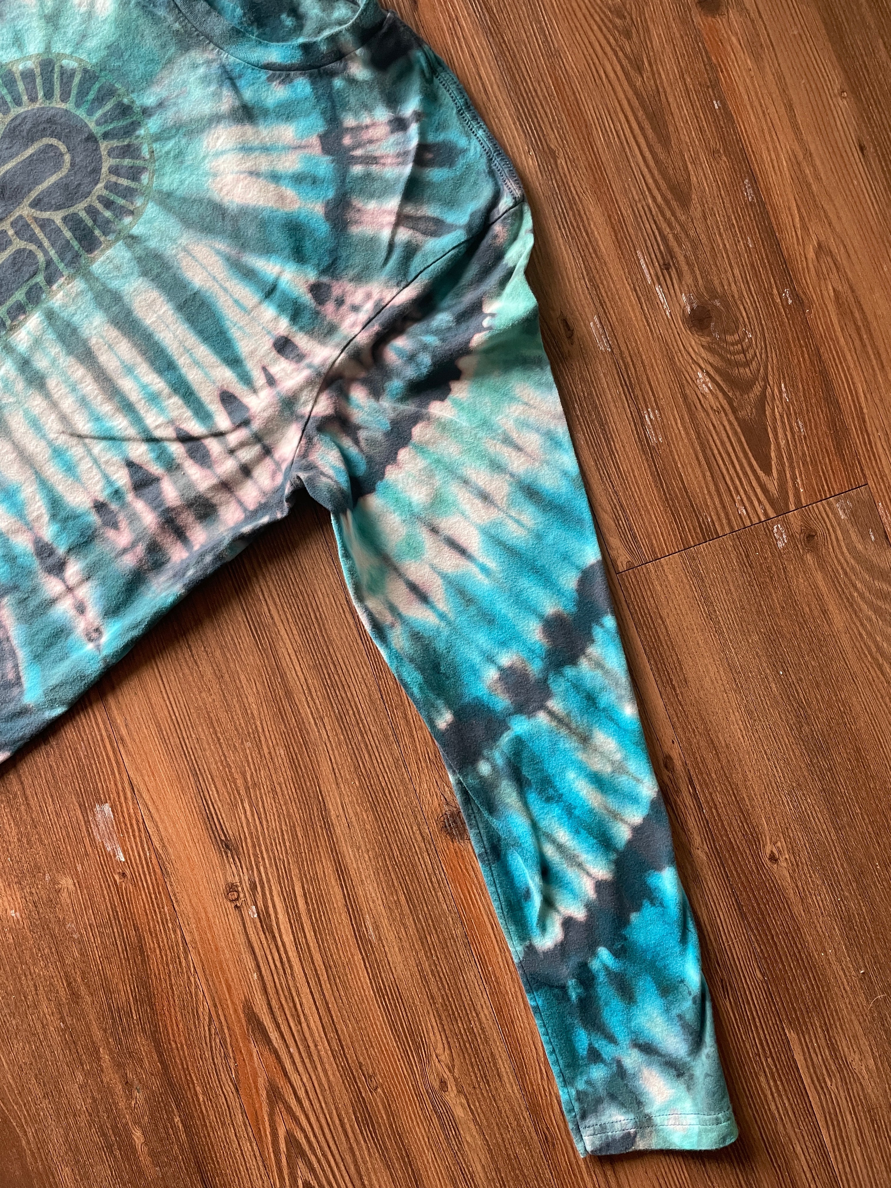 XL Men’s Cactus Sunburst Handmade Tie Dye T-Shirt | Blue and Green Long Sleeve Wohven Tee