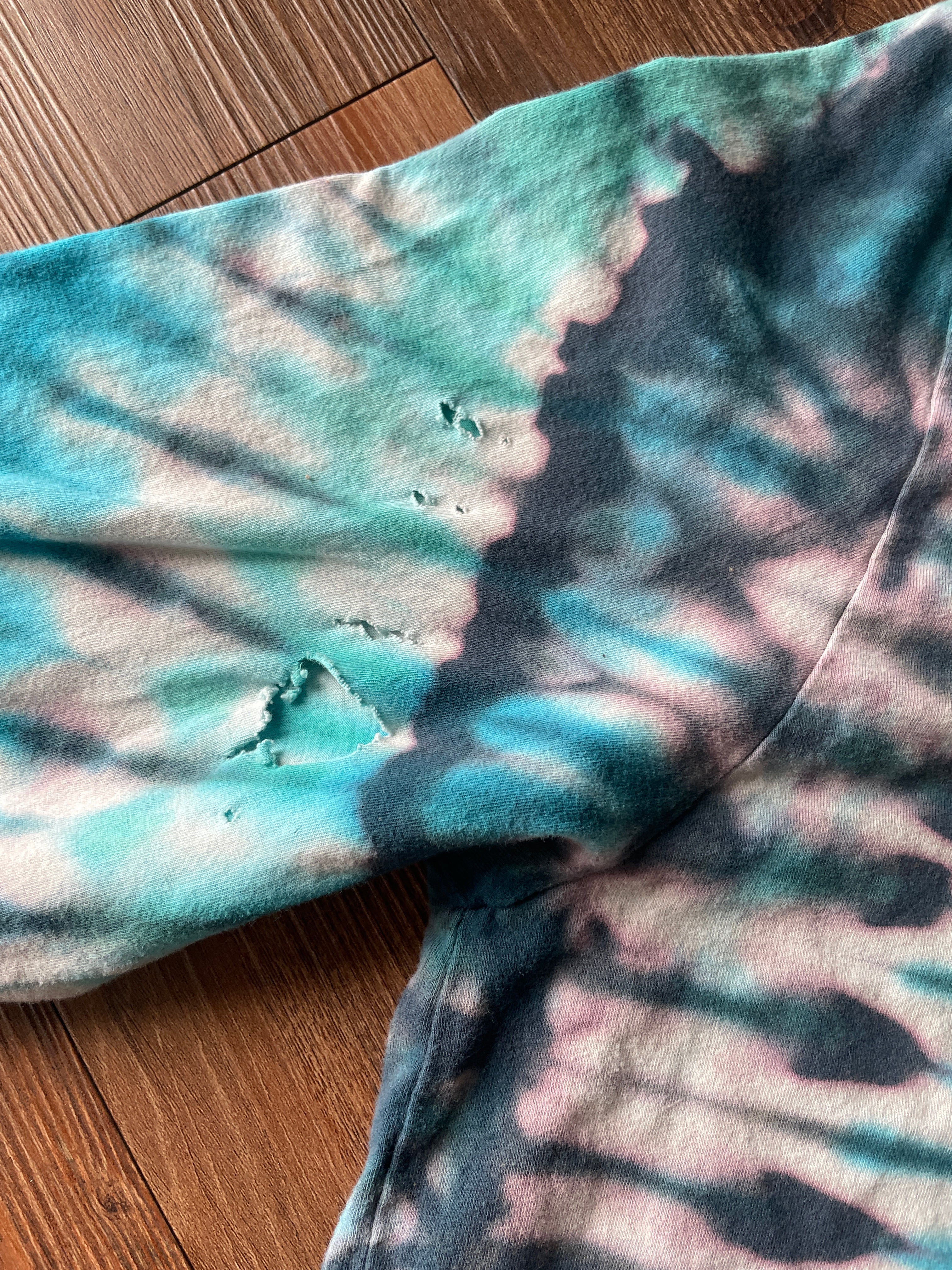 XL Men’s Cactus Sunburst Handmade Tie Dye T-Shirt | Blue and Green Long Sleeve Wohven Tee