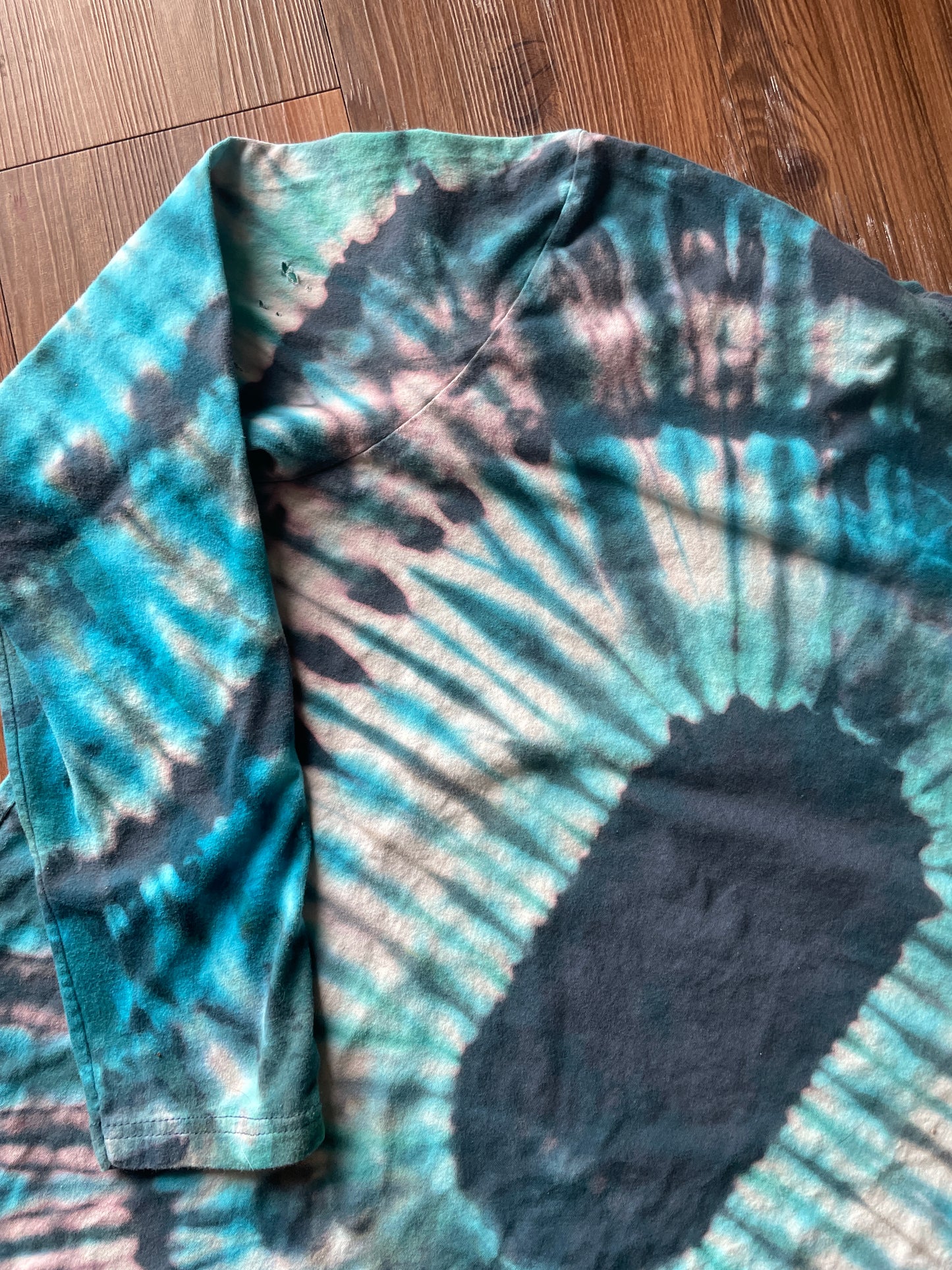 XL Men’s Cactus Sunburst Handmade Tie Dye T-Shirt | Blue and Green Long Sleeve Wohven Tee