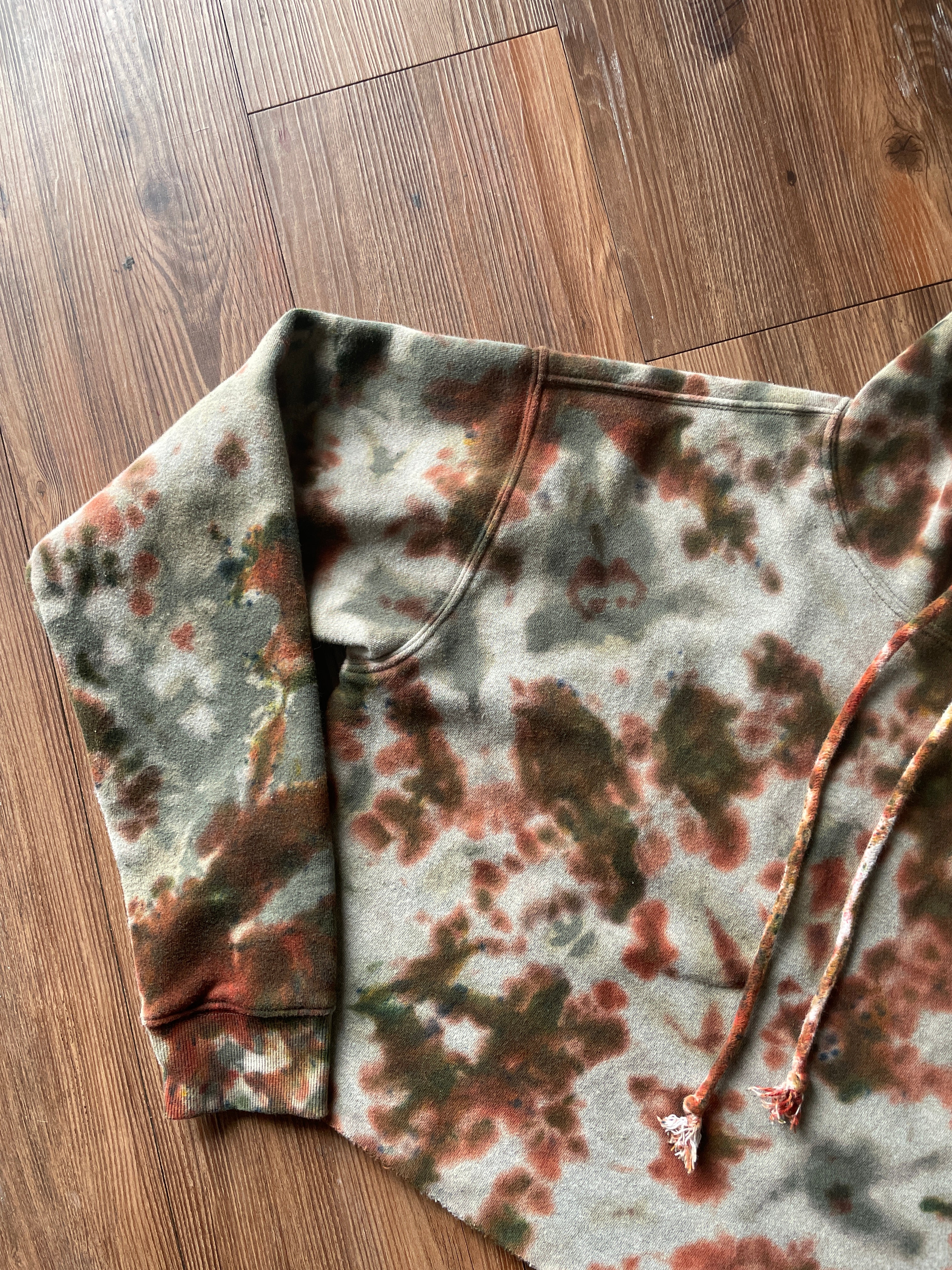 MEDIUM Women’s Olive Green Wild Fable Handmade Tie Dye Cropped Sweatshirt | Green and Orange Earth Tones Long Sleeve Hoodie