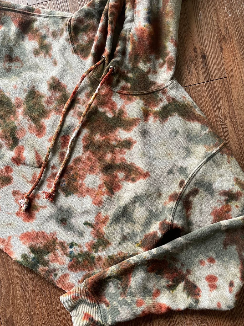 MEDIUM Women’s Olive Green Wild Fable Handmade Tie Dye Cropped Sweatshirt | Green and Orange Earth Tones Long Sleeve Hoodie