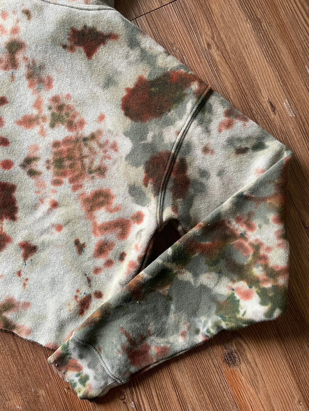 MEDIUM Women’s Olive Green Wild Fable Handmade Tie Dye Cropped Sweatshirt | Green and Orange Earth Tones Long Sleeve Hoodie